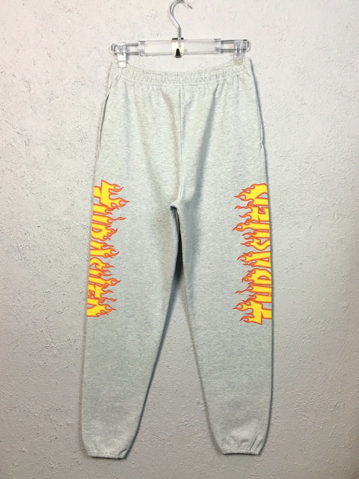 Thrasher pants THRASHER Skateboarding Flame Logo Sweatpants vintage Size US 32 / EU 48 - 4 Thumbnail