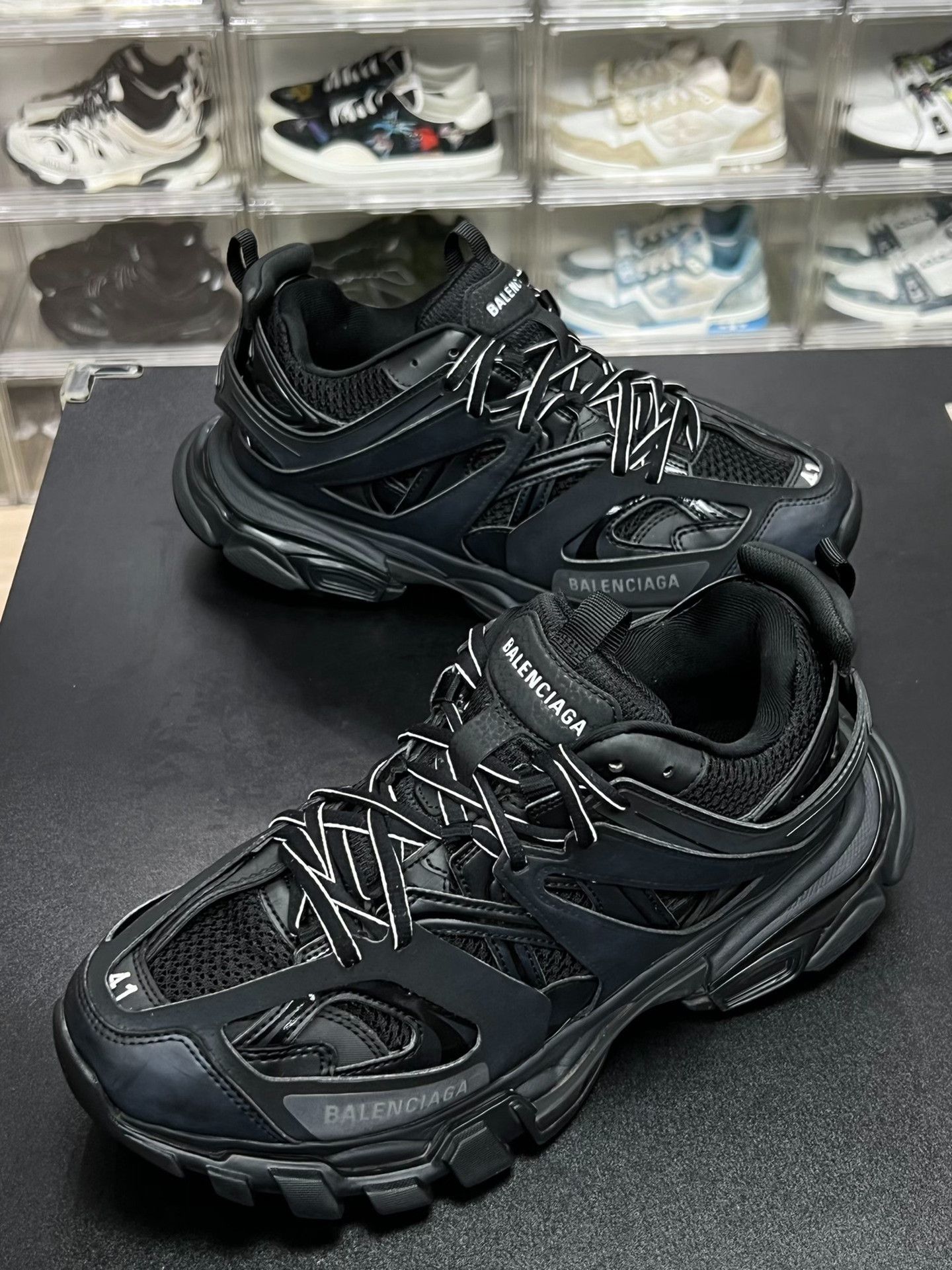 Balenciaga Balenciaga Black Lowtop Sneakers 8 Men Size US 8 / EU 41 - 1 Thumbnail