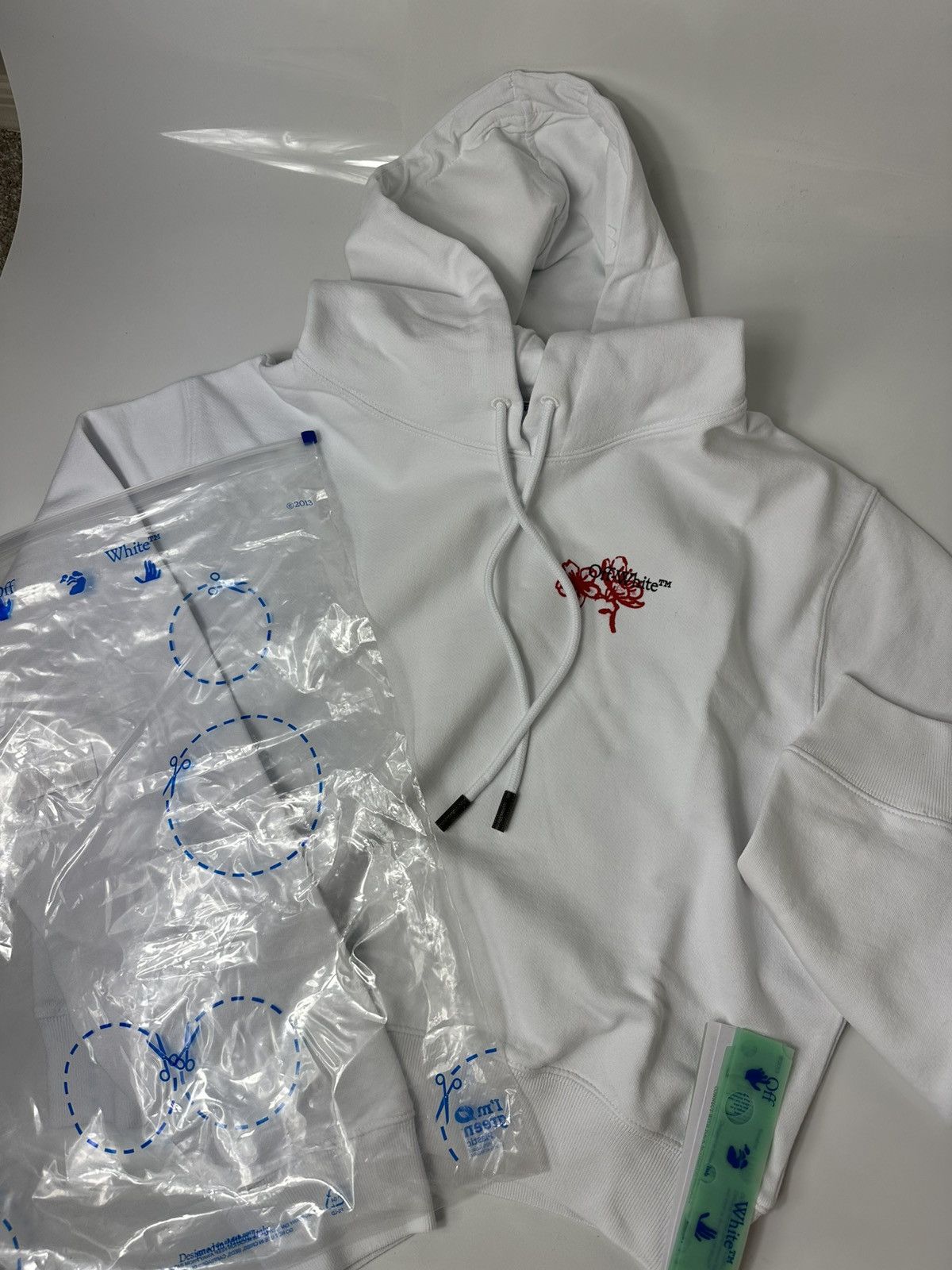 【関税＆送料込み】Off-White Cropped Logo Top Off-White Logo Cotton-Blend Cropped T-Shirt In White - 50
