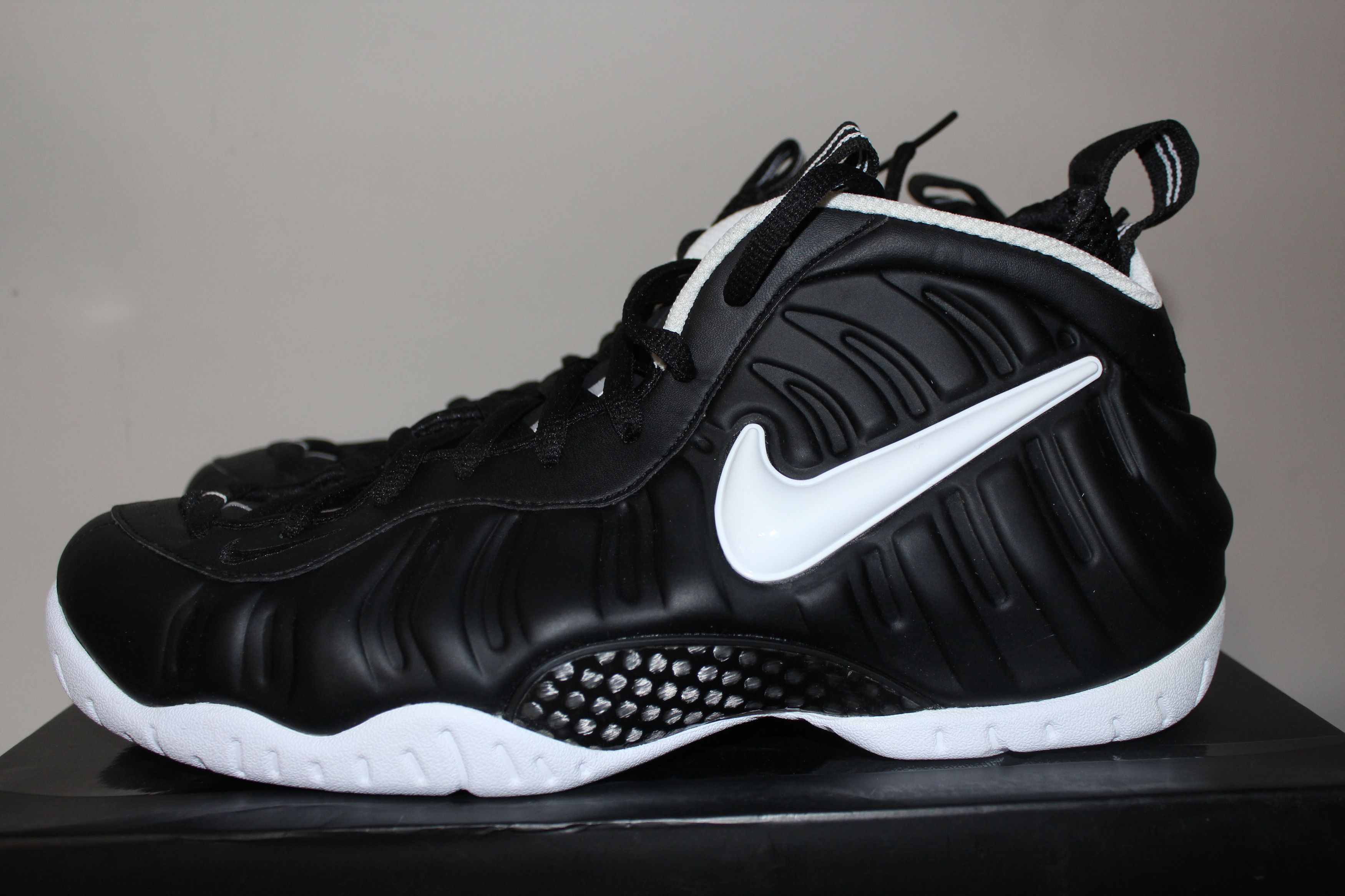 Nike Nike Foamposite Size 11 Black White 624041-006 Dr. Doom 2016 Size US 11 / EU 44 - 2 Thumbnail