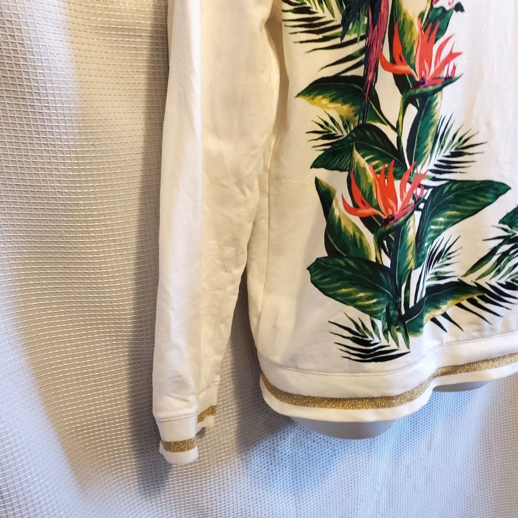 Tommy Bahama Tommy Bahama Sweatshirt Ladies M White Parrot Graphic Tropical Gold Trim Crew Neck Pullover Activewear Casual Glitter Size M / US 6-8 / IT 42-44 - 2 Thumbnail
