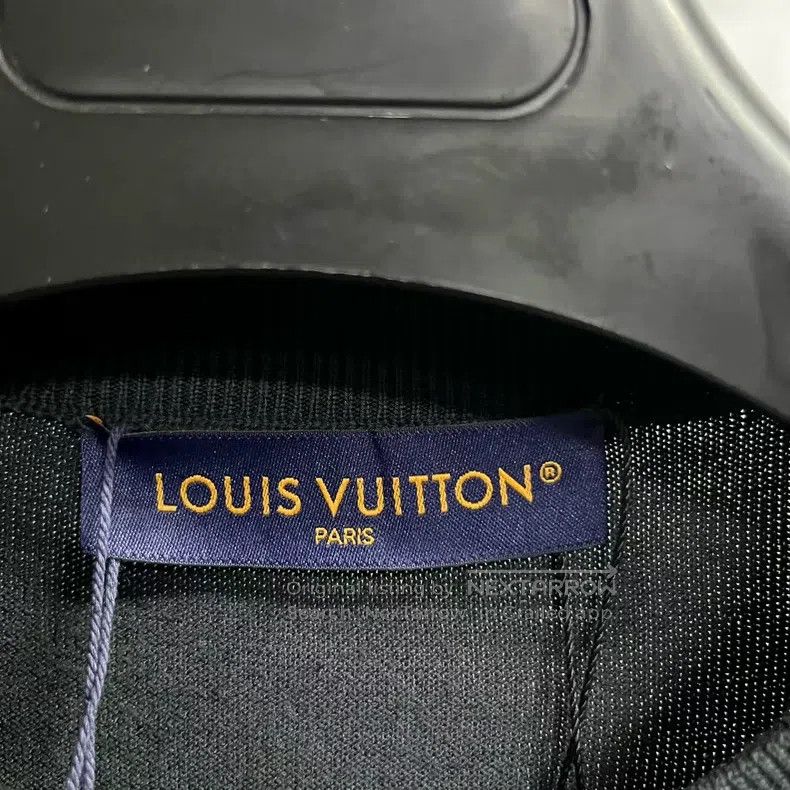 Louis Vuitton Louis Vuitton Dark grey monogrammed figure intarsia crew n Size US M / EU 48-50 / 2 - 2 Thumbnail