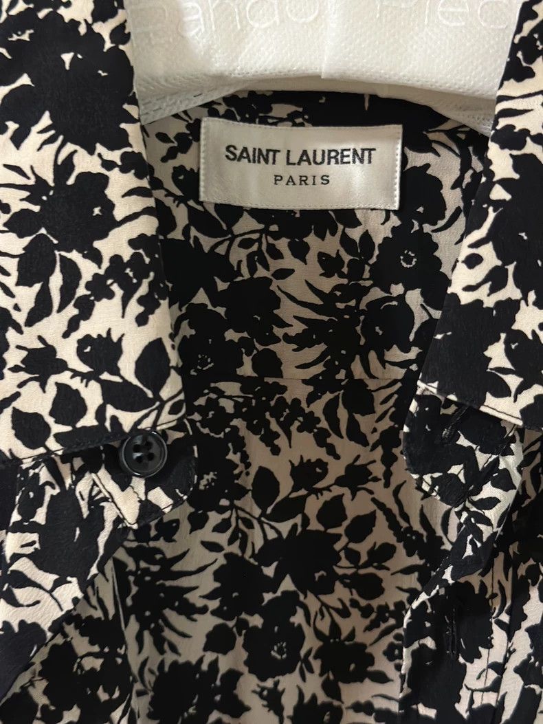Yves Saint Laurent Yves Saint Laurent Yves Saint Laurent Floral Print Short S Size US M / EU 48-50 / 2 - 3 Thumbnail
