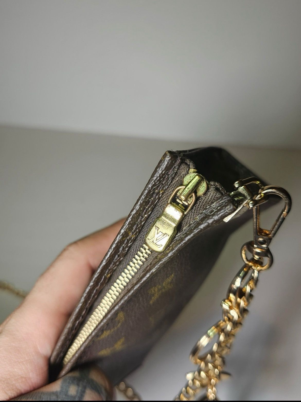 Louis Vuitton Louis vuitton cross body tiny purse. Monogram. With chain Size ONE SIZE - 4 Thumbnail