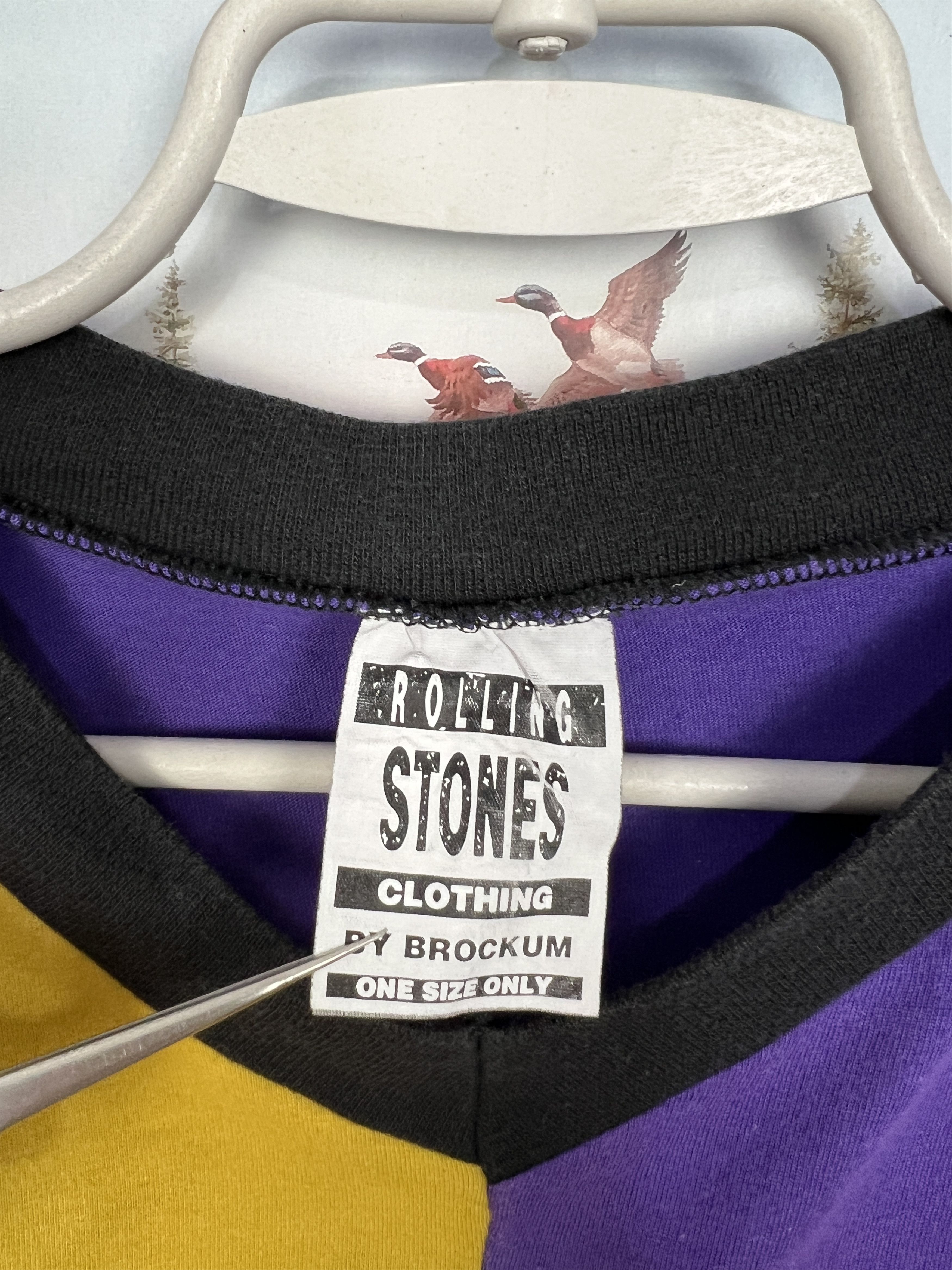 Vintage Vintage 90's Rolling Stones Europe Purple & Gold Soccer Tee Size US M / EU 48-50 / 2 - 5 Thumbnail