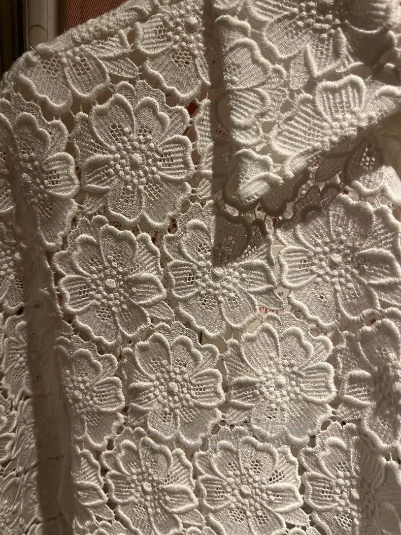 Valentino Valentino Short-sleeved heavy lace embroidered white short Size US M / EU 48-50 / 2 - 6 Thumbnail