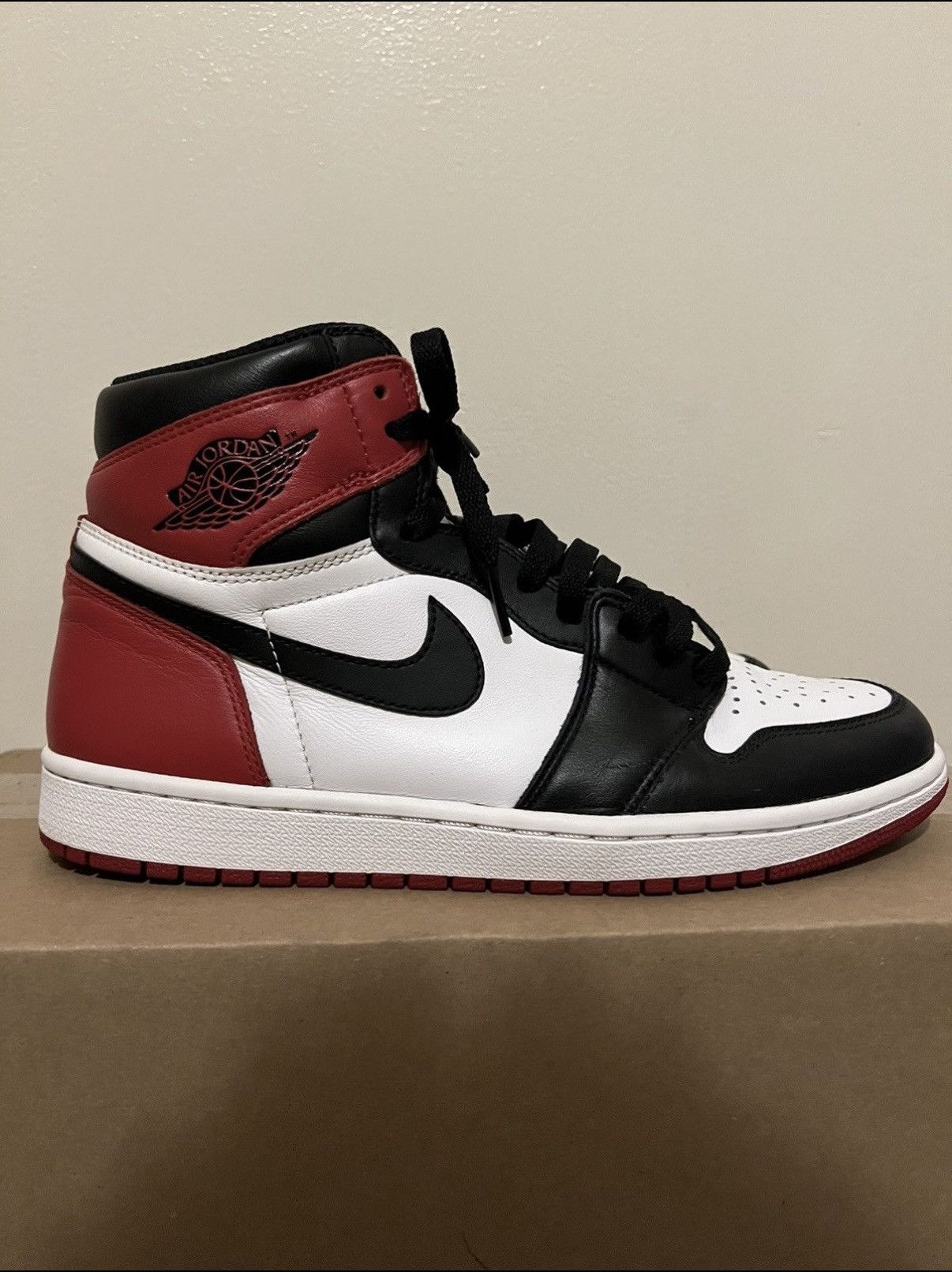 Jordan Brand Air Jordan 1 Retro High OG 'Black Toe' 2016 Size US 10 / EU 43 - 6 Thumbnail