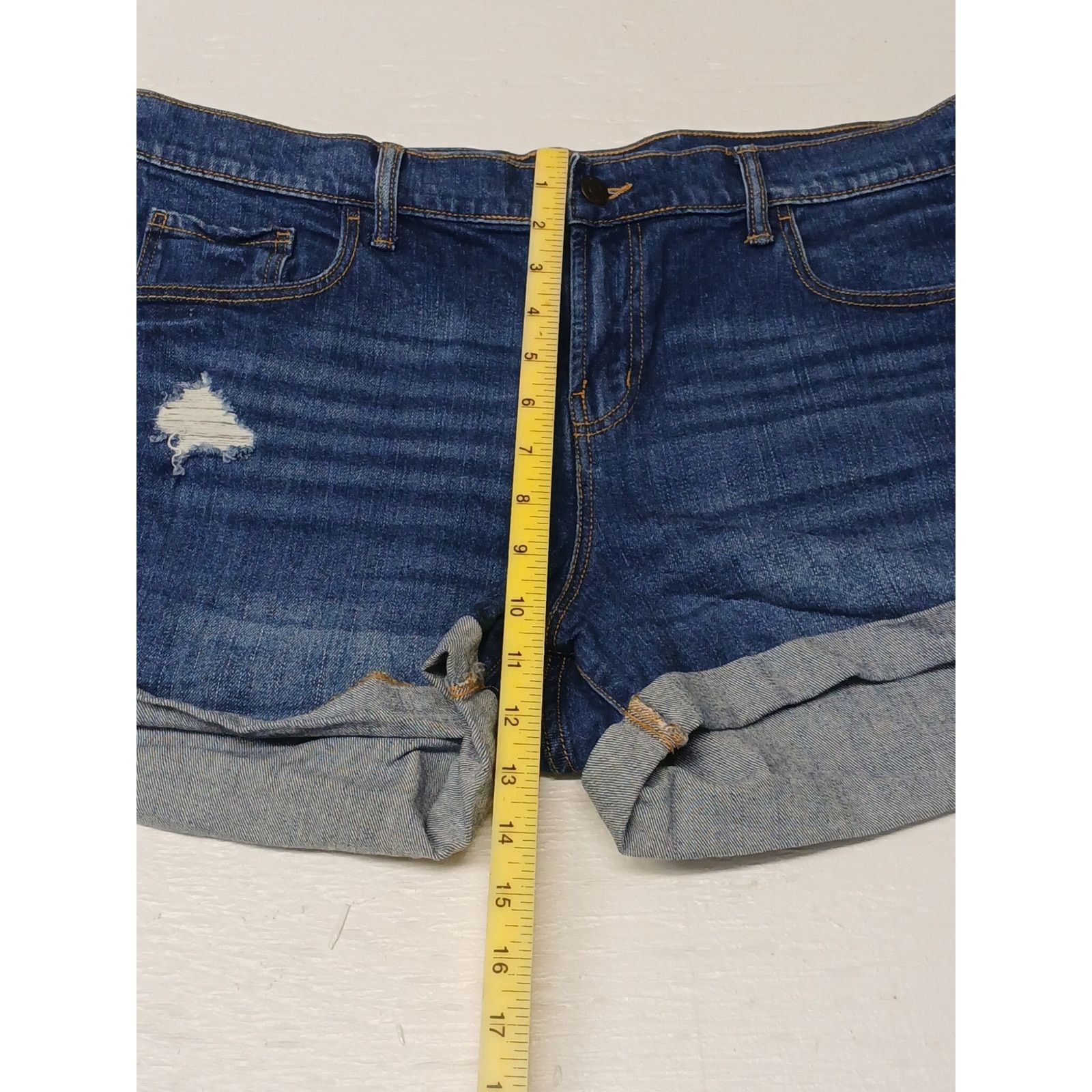 Old Navy Old Navy (14) Boyfriend High Rise Cut Off Blue Jean Shorts Size 36" / US 14 / IT 50 - 2 Thumbnail