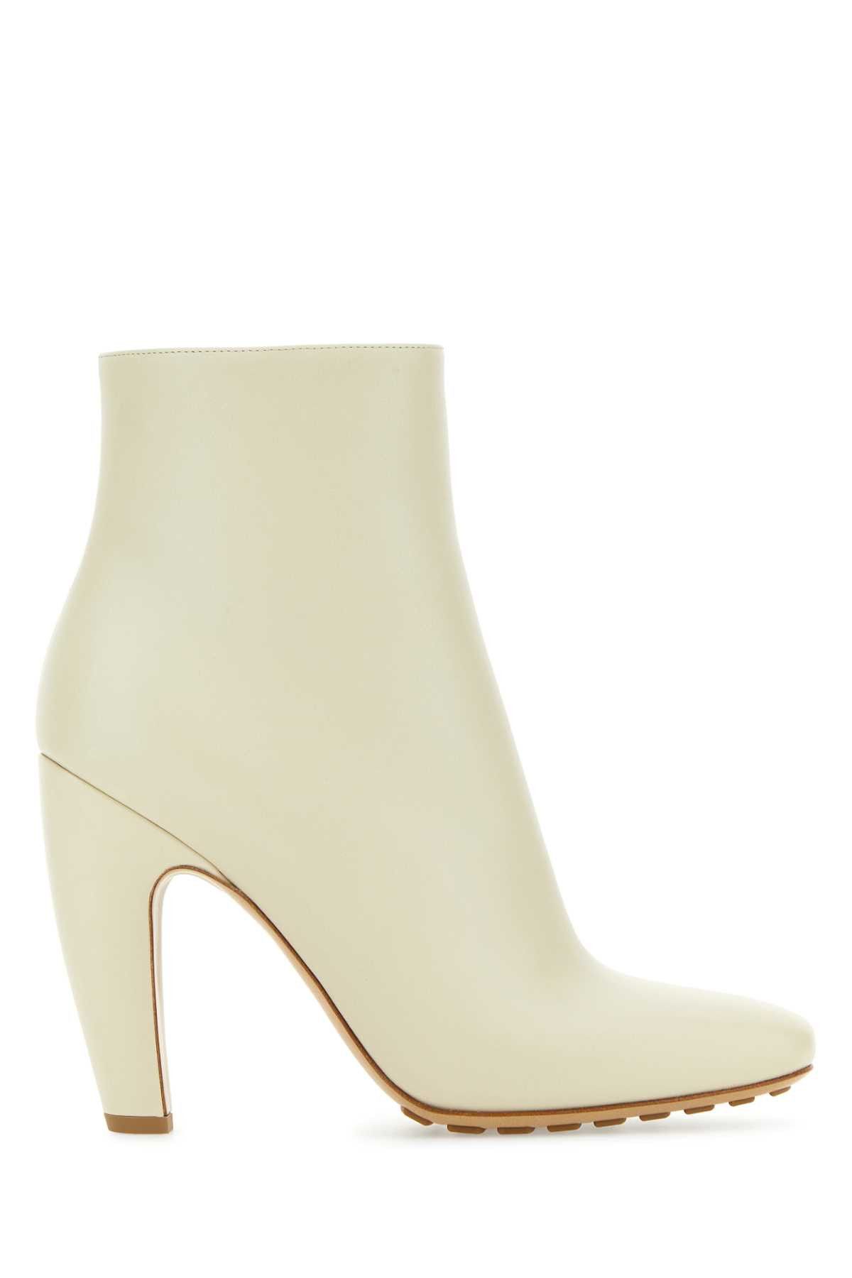 image of Bottega Veneta Stivali Shoes in Beige O Tan, Women's (Size 8)