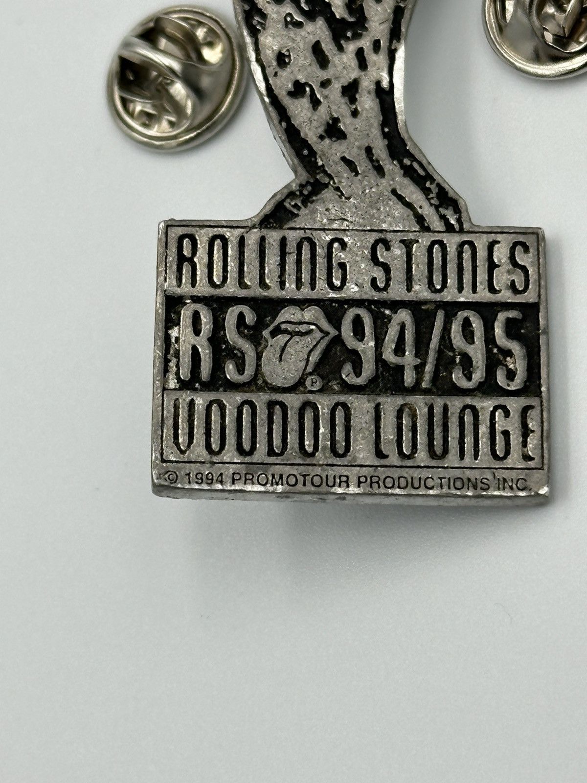 The Rolling Stones Vintage Rolling Stones Brockum Voodoo Lounge 1994/95 Pin Size ONE SIZE - 7 Thumbnail