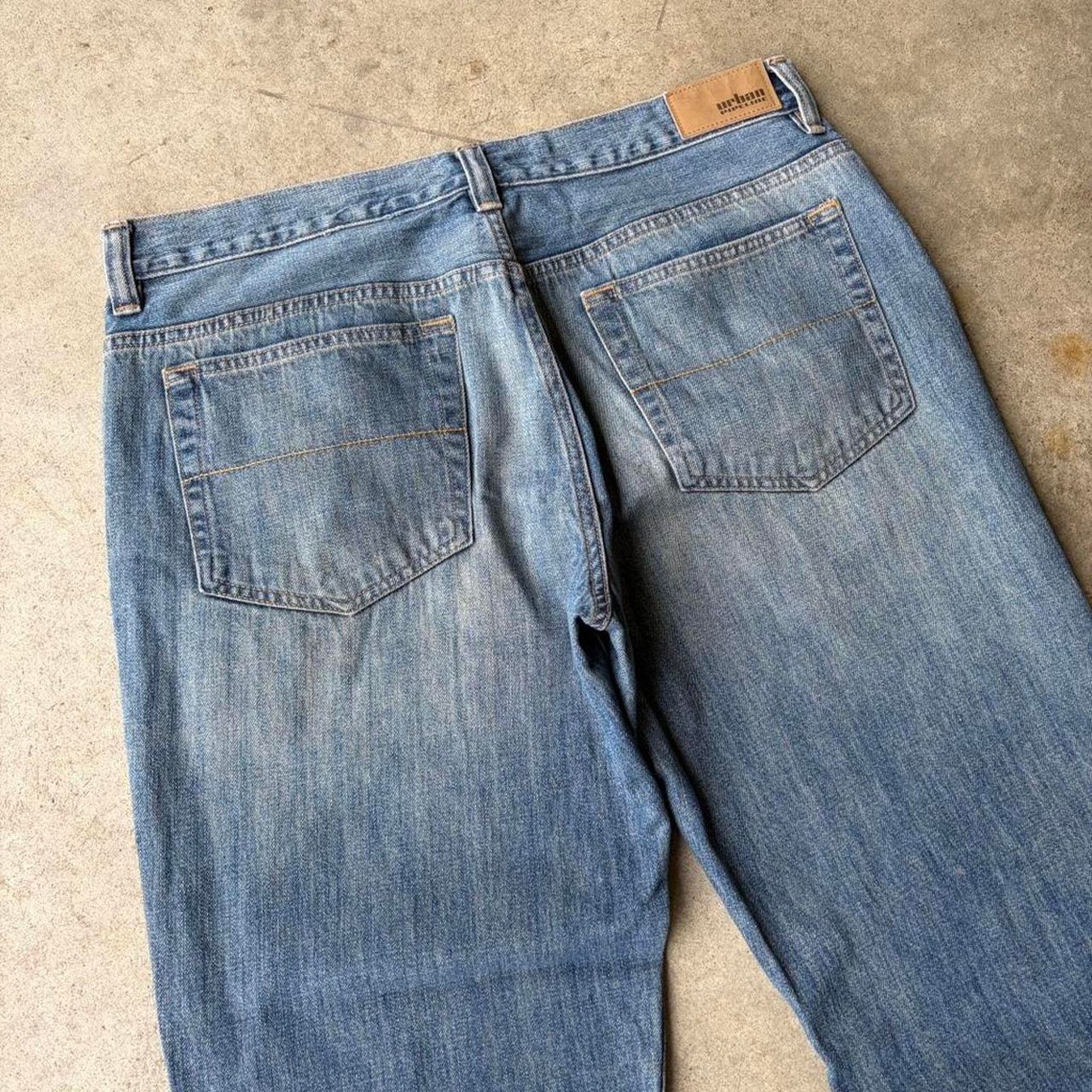 Levi's 2000s baggy medium wash jeans Size US 36 / EU 52 - 2 Thumbnail