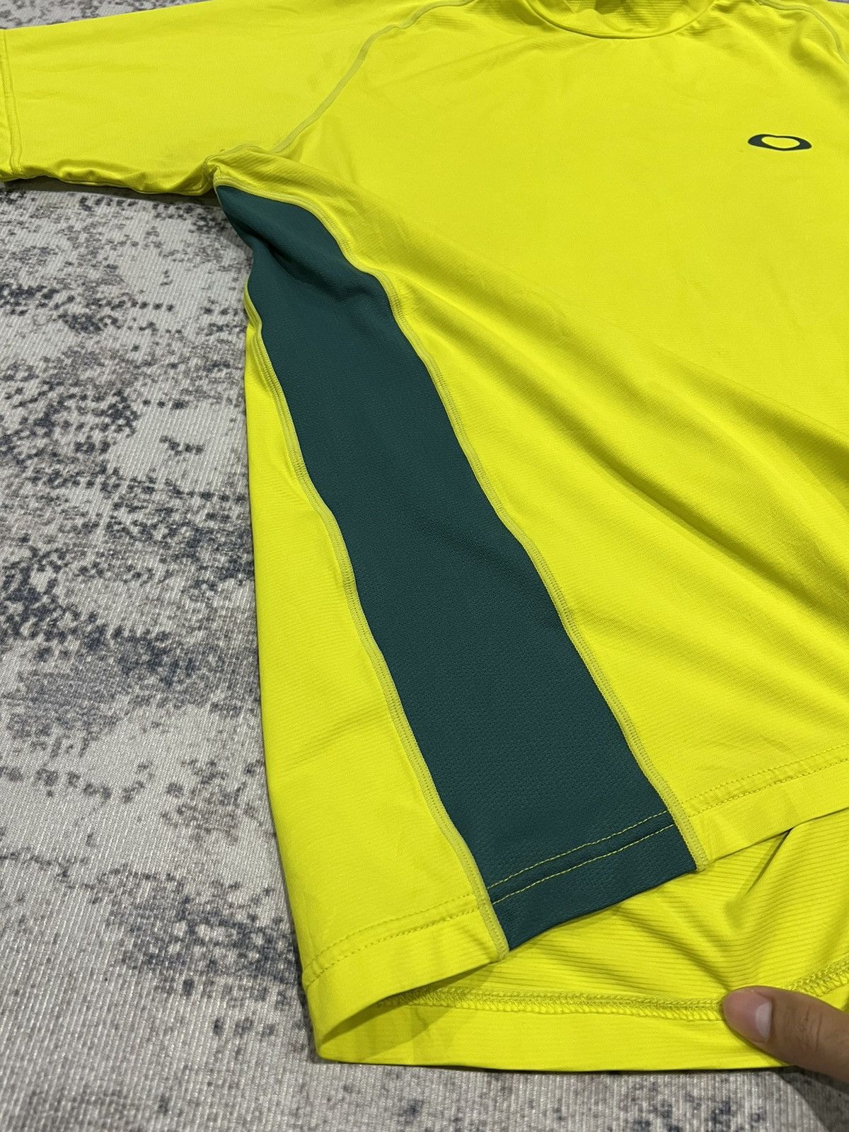 Vintage Oakley Yellow Sport T-Shirt Size US XL / EU 56 / 4 - 12 Thumbnail
