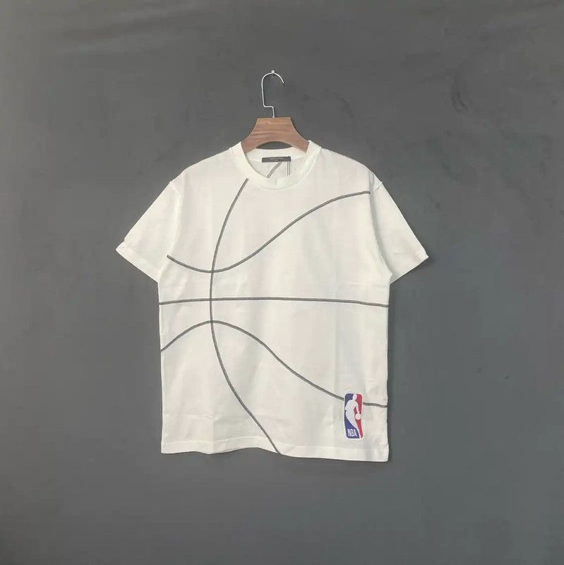 Louis Vuitton Louis Vuitton NBA White Short Sleeve T-Shirt 0089 Size US M / EU 48-50 / 2 - 1 Thumbnail