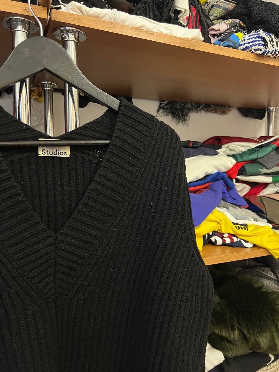 Acne Studios Acne Studios V Neck Vintage Luxury Sweater Size XS Size XS / US 0-2 / IT 36-38 - 3 Thumbnail