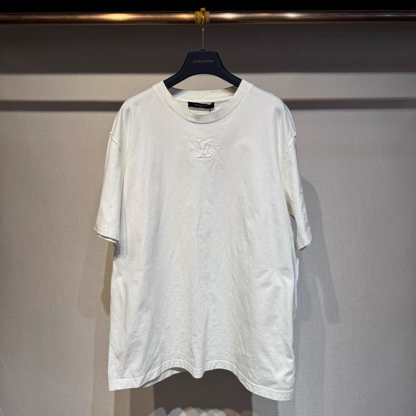 Louis Vuitton LV white emb chest logo SS Tee XL Size US XL / EU 56 / 4 - 1 Thumbnail