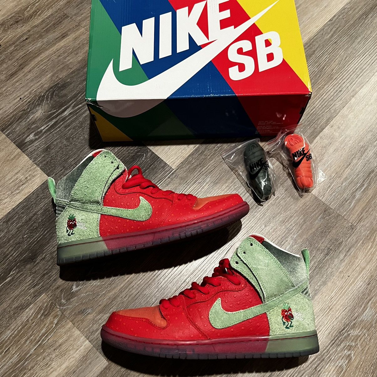 Nike Nike Sb Dunk High Strawberry Cough Size US 10.5 / EU 43-44 - 22 Thumbnail