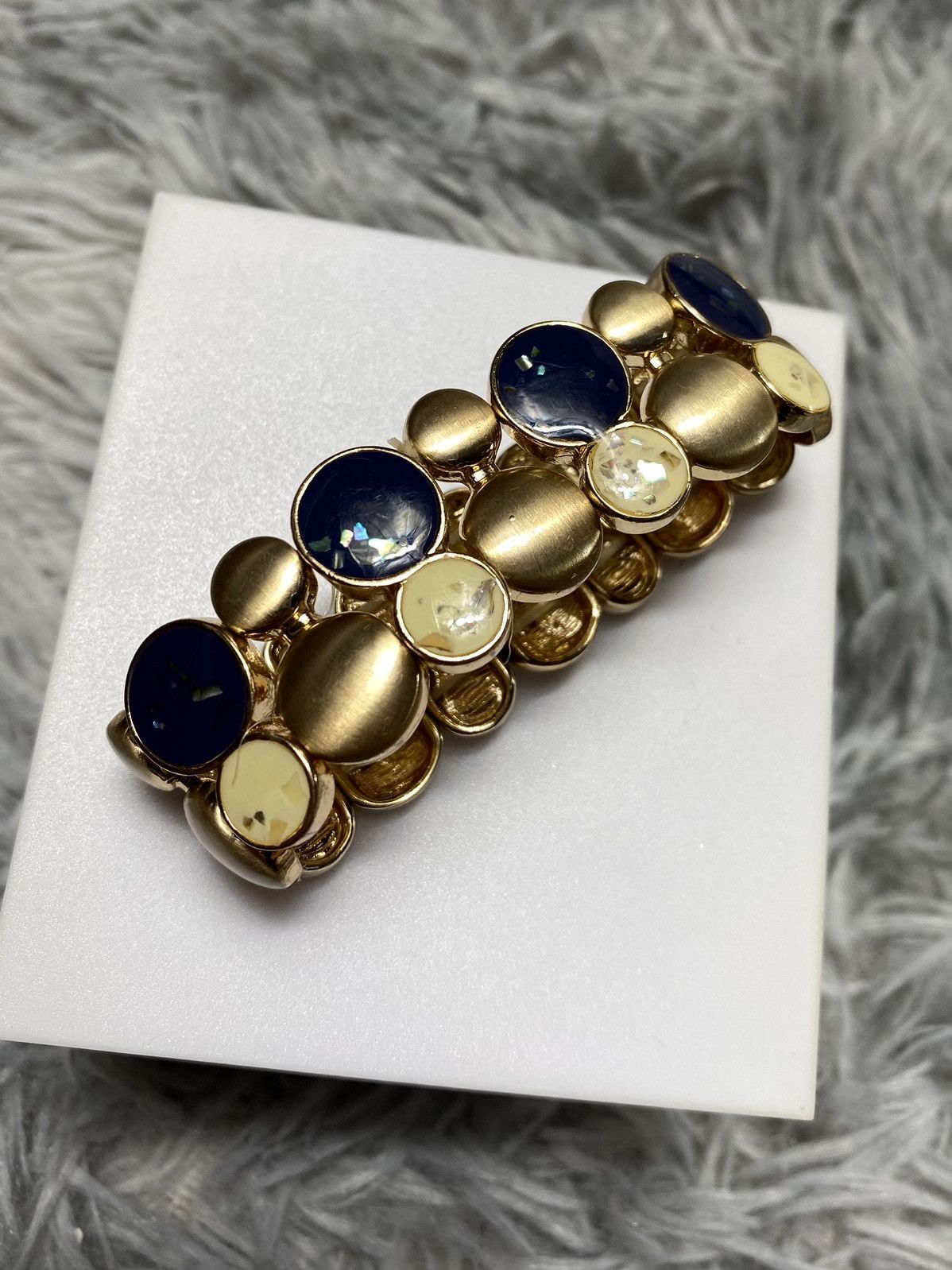 Jewelry Gold-Tone Bracelet with Cracked Glass Effect | Modern Style Size ONE SIZE - 3 Thumbnail