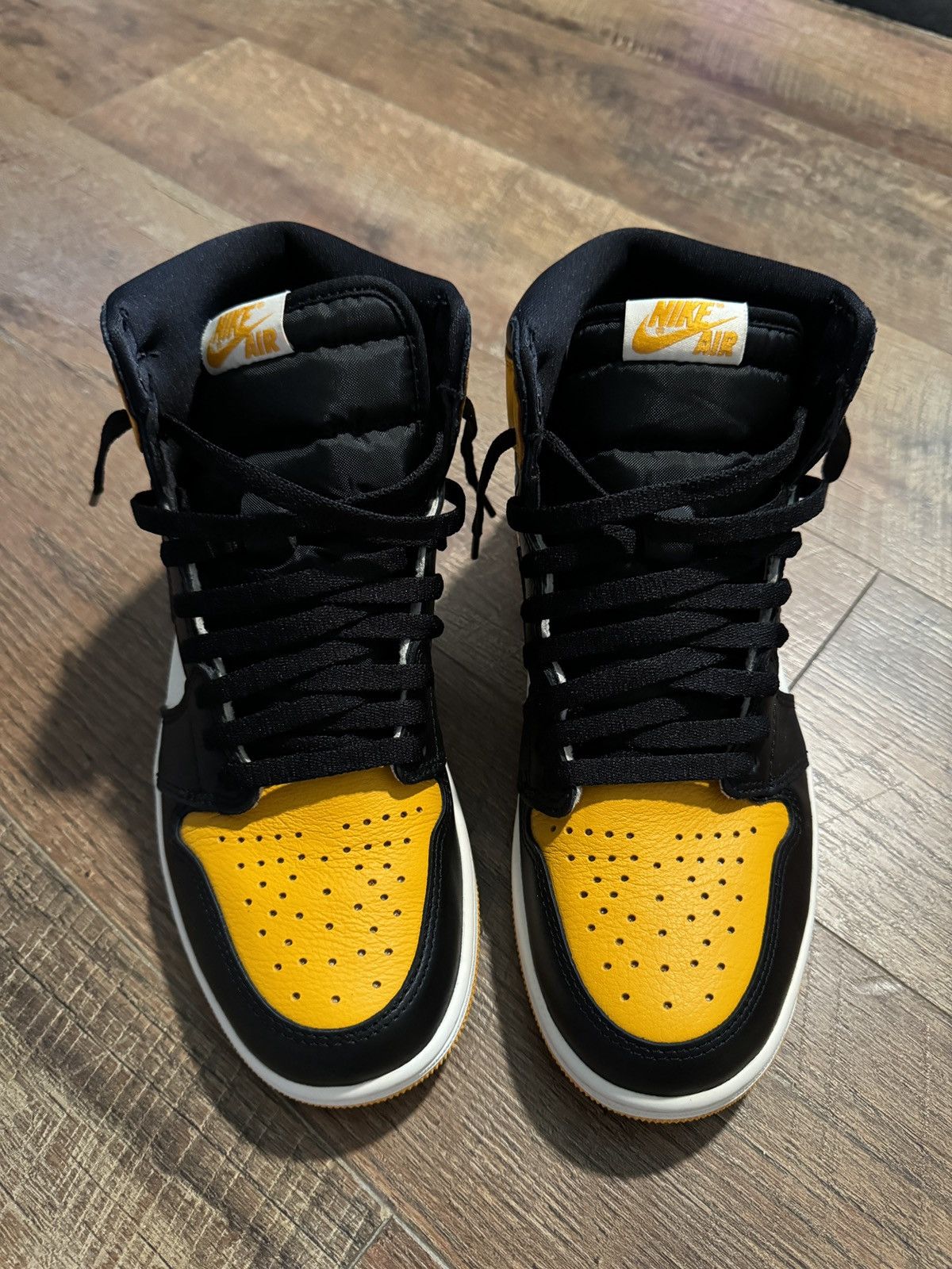 Jordan Brand VNDS Air Jordan 1 Retro Nike Yellow Toe Size US 8.5 / EU 41-42 - 3 Thumbnail