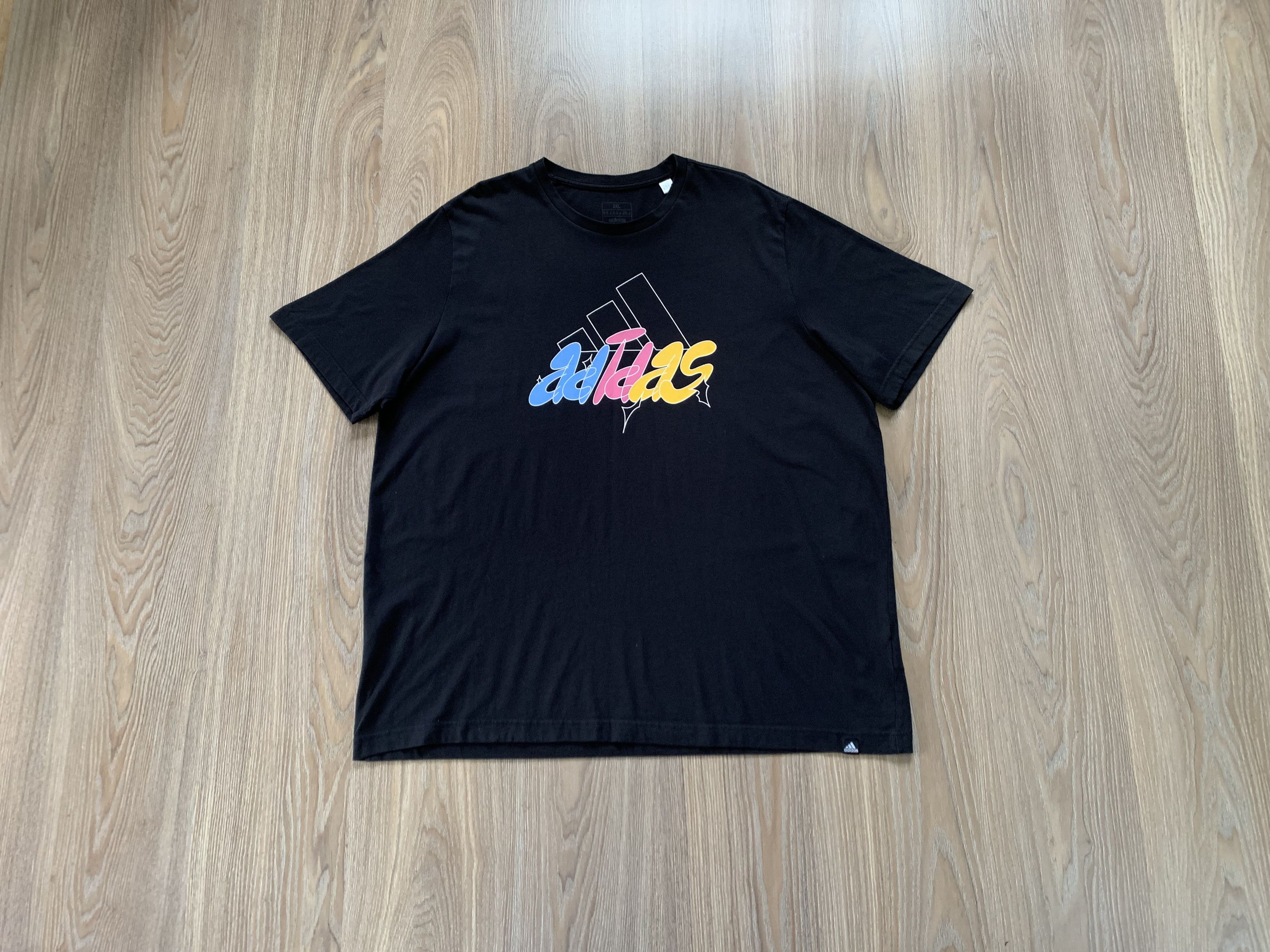 Adidas Adidas Illustrated Badge Graphic Cotton T-Shirt 2024 Size US XXL / EU 58 / 5 - 1 Thumbnail