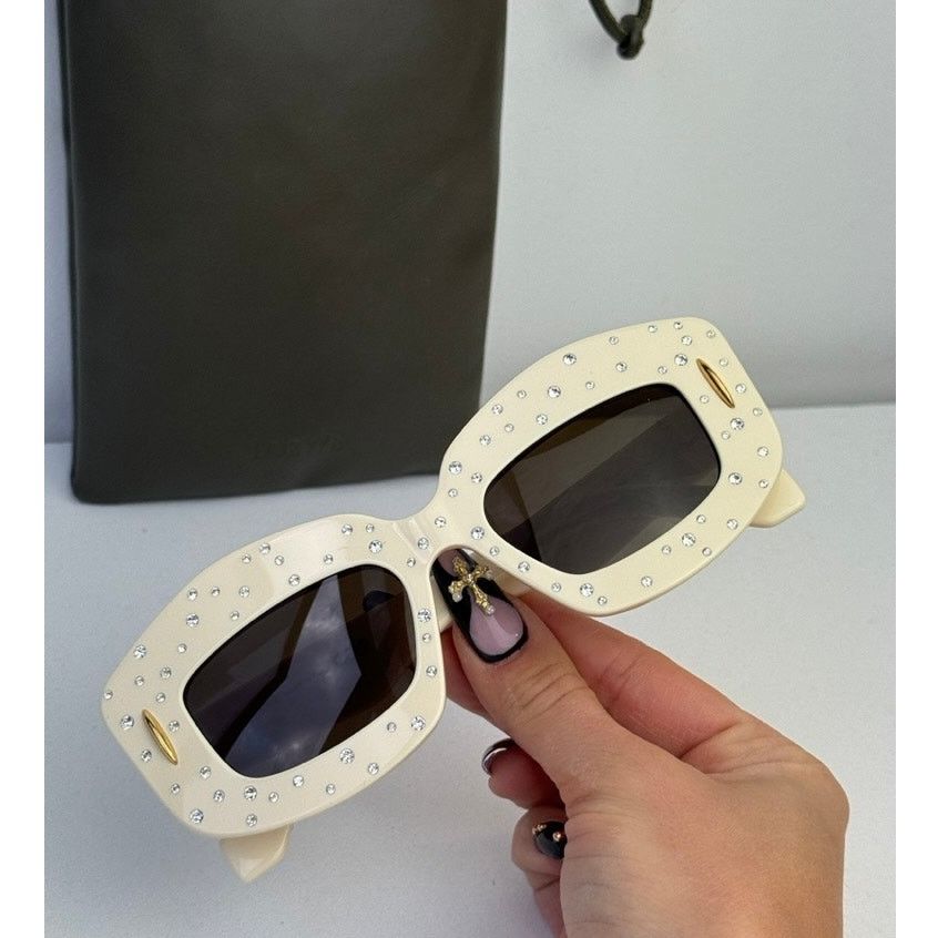 NEW Loewe LW40164U Mask Wrap Sunglasses in Gold Brown Loewe LW40164U Mask Sunglasses in Gold Brown | Designer Daydream main image 4