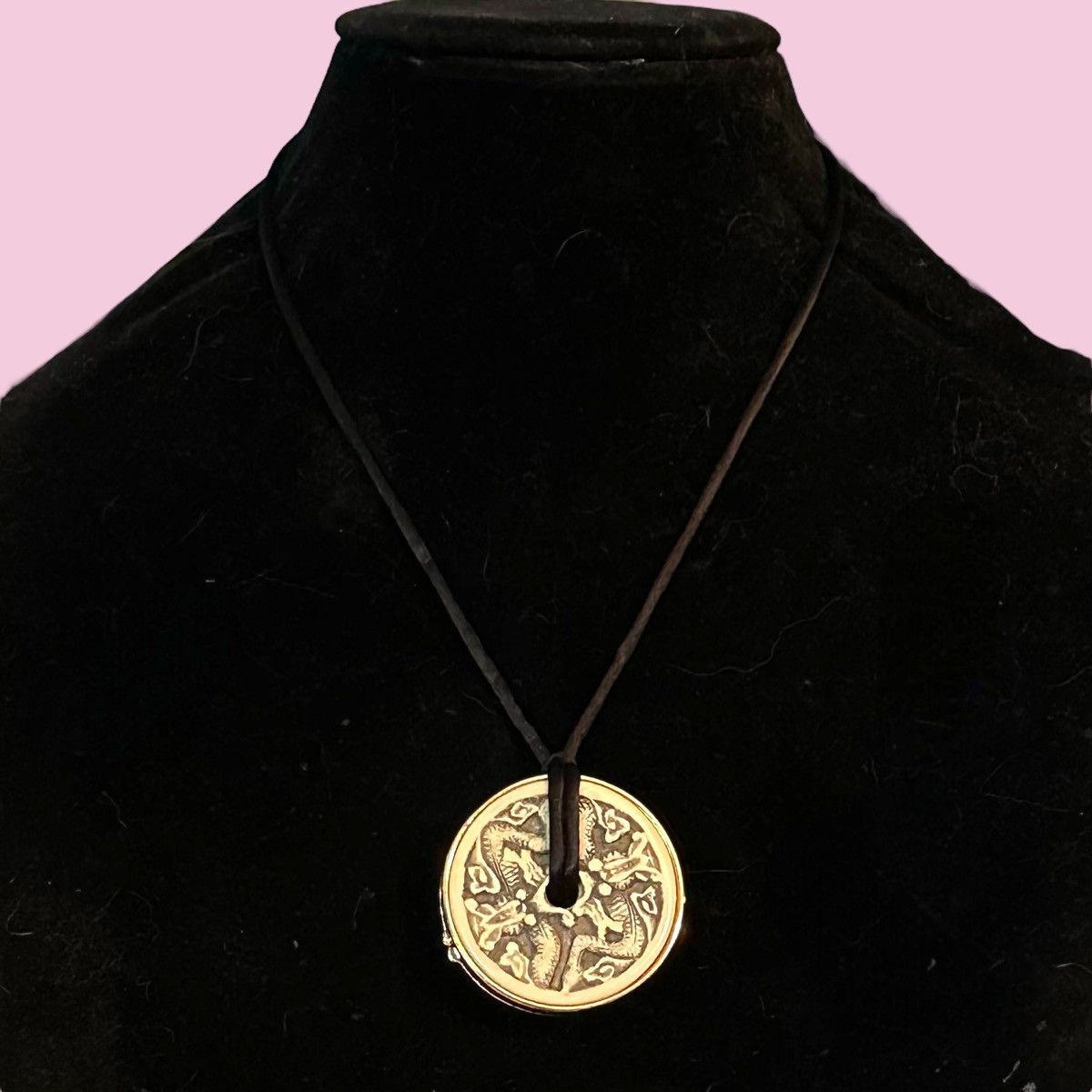 Other × Vintage Vintage Estée Lauder Good Wishes Cinnabar perfume necklace Size ONE SIZE - 1 Thumbnail