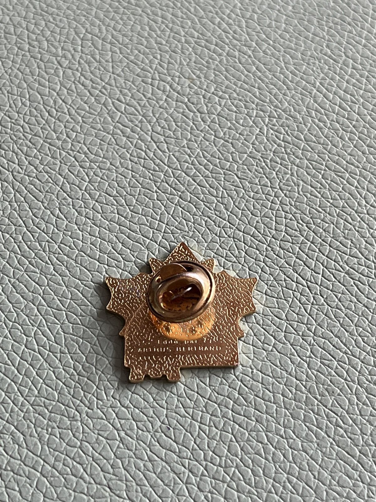 Junk Food × Vintage Mc Donald’s x Quebec vintage pin (90´s) Size ONE SIZE - 4 Thumbnail