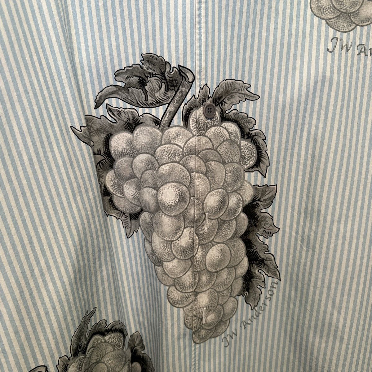 JW Anderson J.W. Anderson Grapes Boxy Fit Short Sleeve Button Up Size US L / EU 52-54 / 3 - 2 Thumbnail