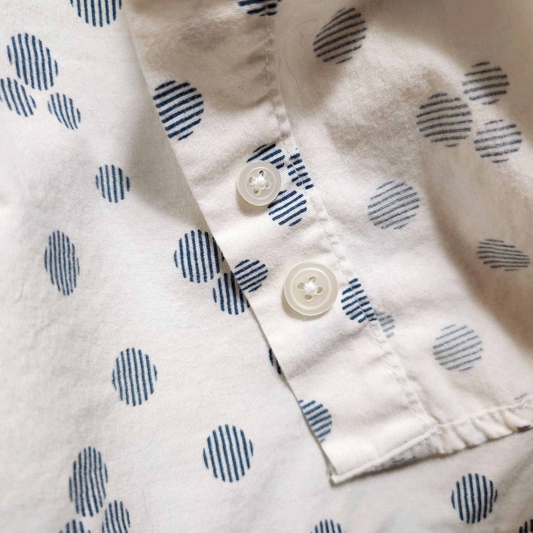 Express Express Womens Shirt |XS| White/Navy Polka Dot Fitted Short Sleeve Buttonfront Shirt Size XS / US 0-2 / IT 36-38 - 5 Thumbnail