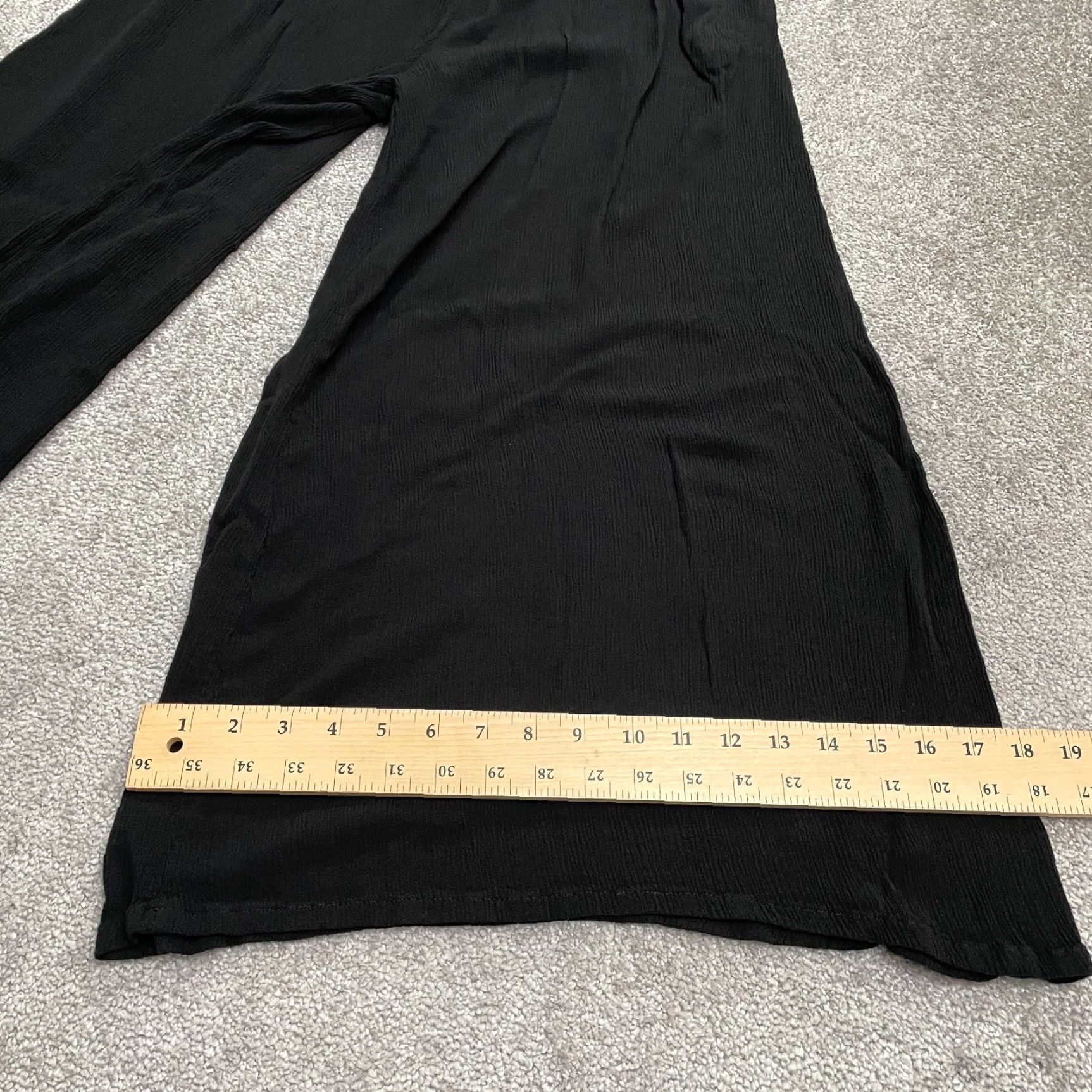 Forever 21 FOREVER 21 + Wide Flare Cropped Pants Women Plus 1X Black Elastic Waist Pull On Casual 28 Inseam 25 In Knit Rayon Flared Pant Size 40" / US 18 - 7 Thumbnail