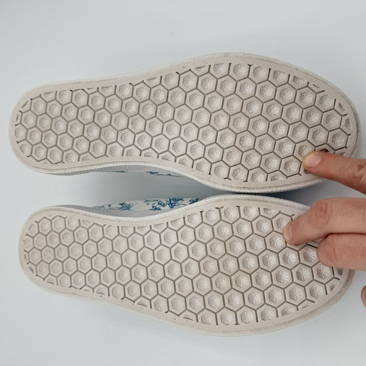 Adidas × Disney Adidas Disney Slip On Mens 6.5 Womens 8 Goofy Surf Sneakers Size US 8 / IT 38 - 6 Thumbnail
