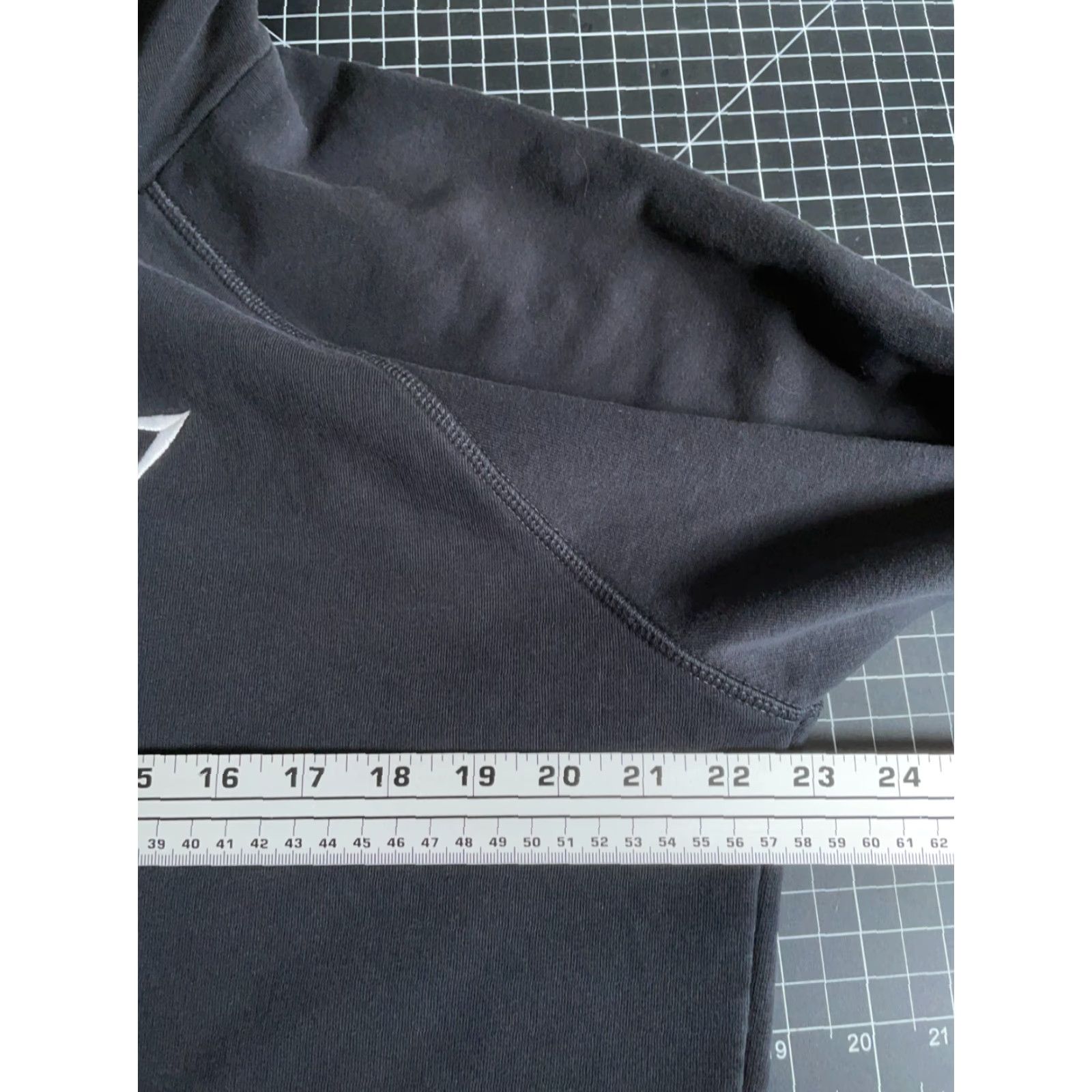 Gymshark Gymshark Hoodie Adult Large Black Sweatshirt Embroidered Logo Pullover Crew Neck Long Sleeve Sweatshirt Cotton Blend Fleece Pockets Men Regular Size US L / EU 52-54 / 3 - 5 Thumbnail
