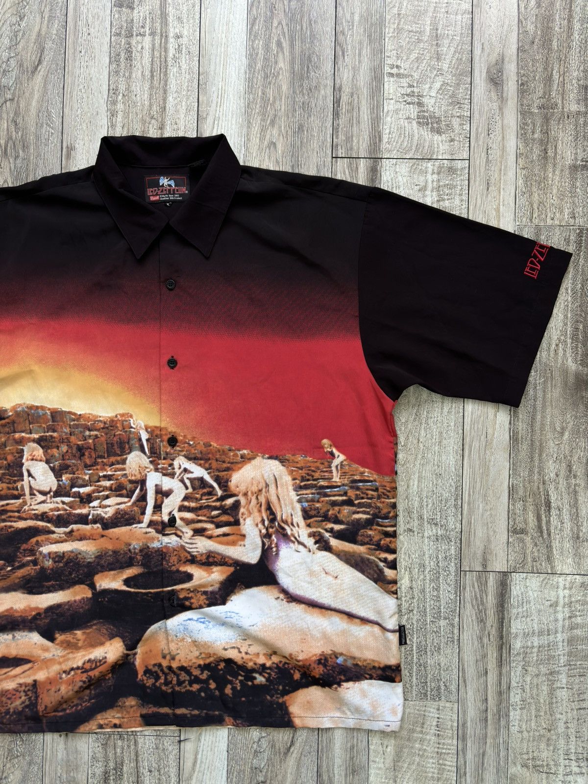 Band Tees Led Zeppelin Houses of the Holy 2003 Vintage Shirt Size US XL / EU 56 / 4 - 2 Thumbnail