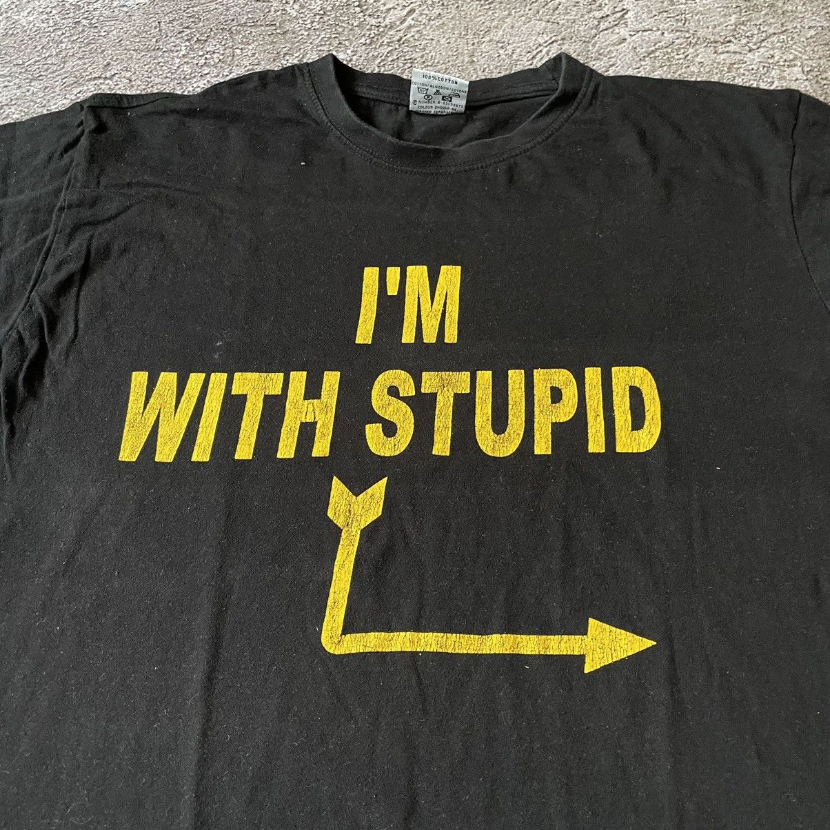 Vintage Vintage Y2K Graphic Tee Im With Stupid Funny Streetwear M Size US M / EU 48-50 / 2 - 6 Thumbnail