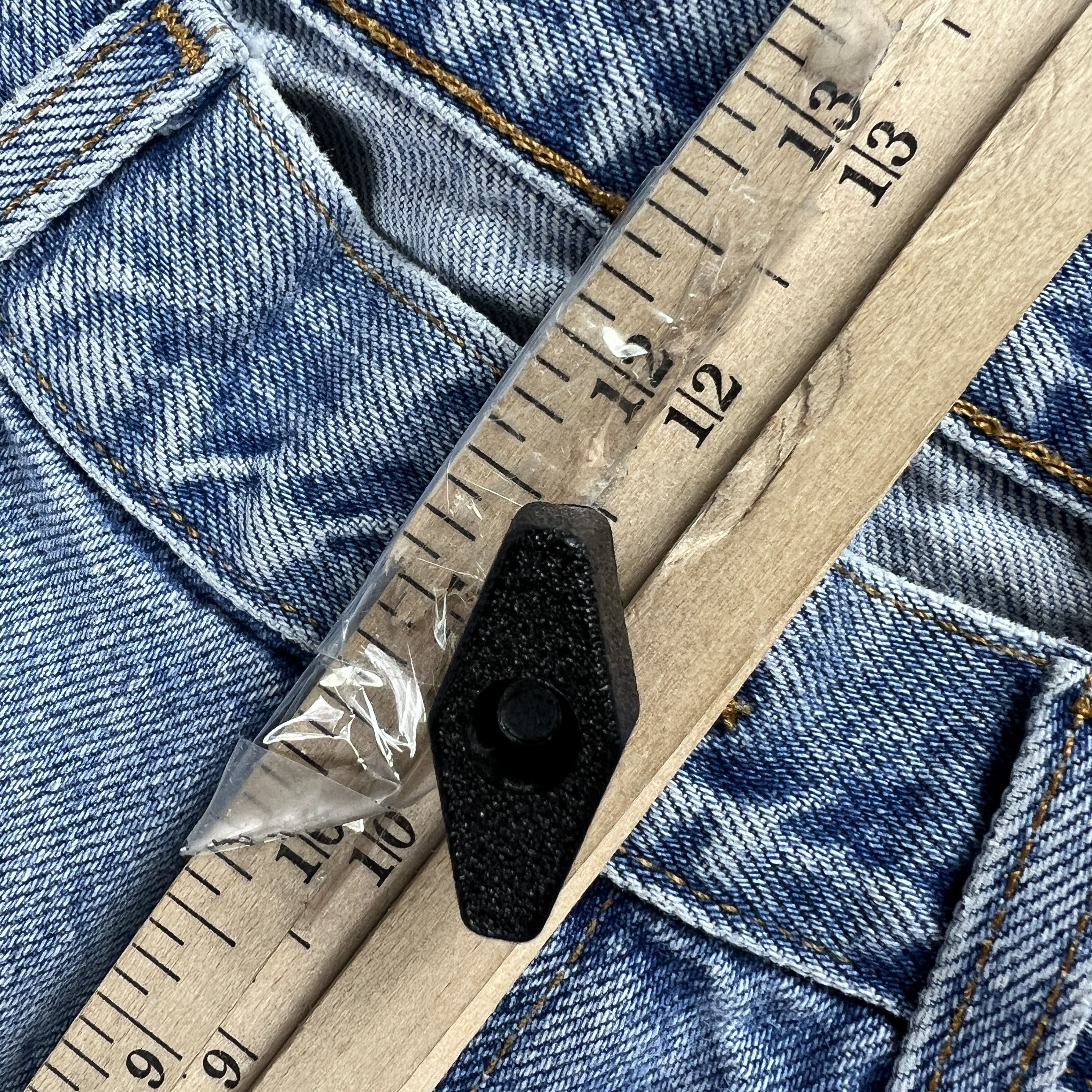 Levi's × Vintage Y2K Levi's Jeans 550 Relaxed Light Blue Faded Cotton Denim Size US 35 - 23 Thumbnail