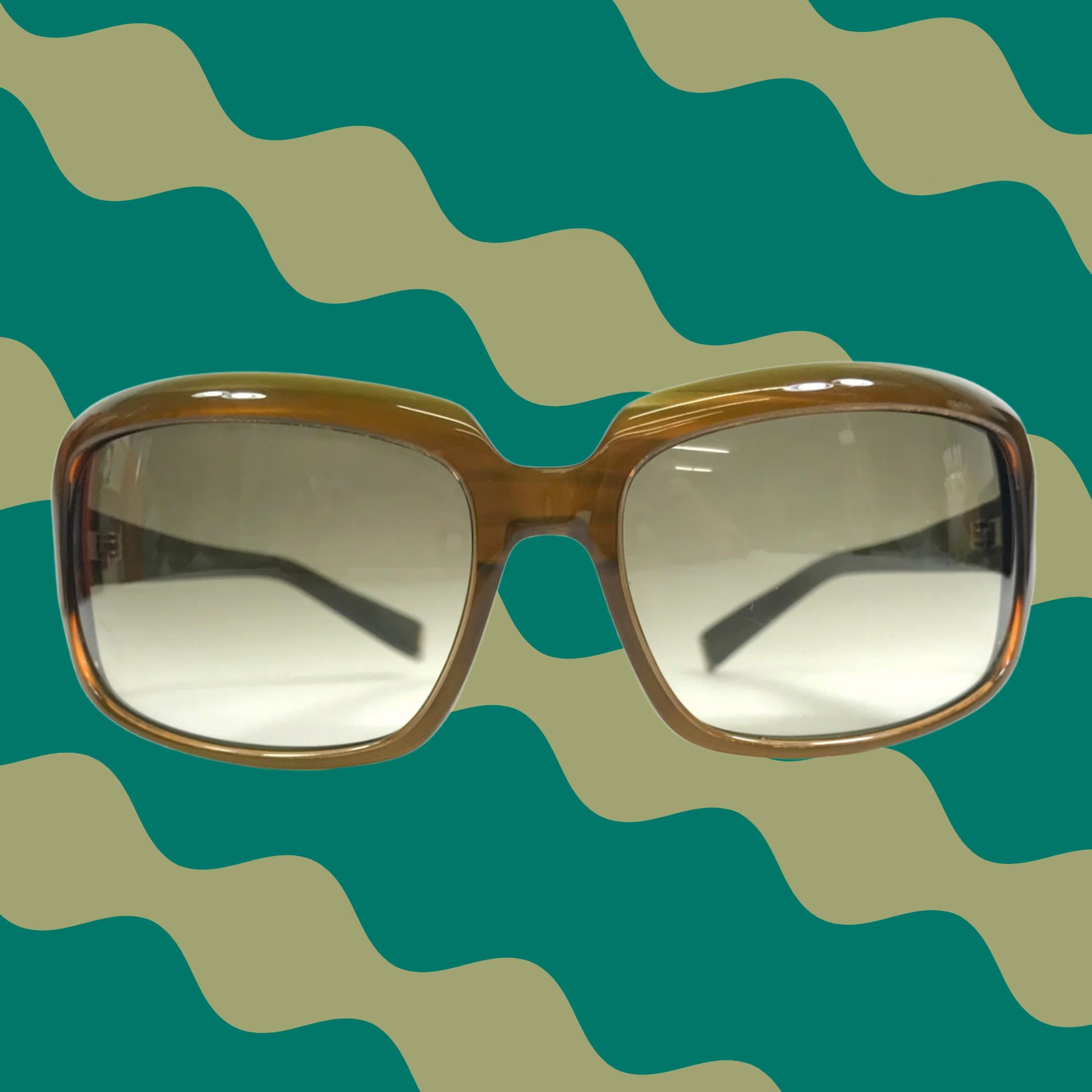 Oliver Peoples Sunglasses Cyn CL Striped Green Frames with Green Gradient Lenses Oliver Peoples Oliver Peoples Sunglasses Cyn CL Striped  main image 3