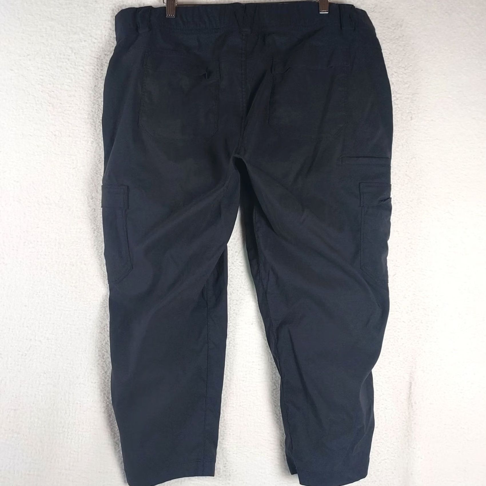 CO Duluth Women’s 14 Mid Rise Cargo Pants Black Nylon Spandex Capri Flat Front Straight Leg Pockets Casual Workwear Travel Size 36" / US 14 / IT 50 - 2 Thumbnail