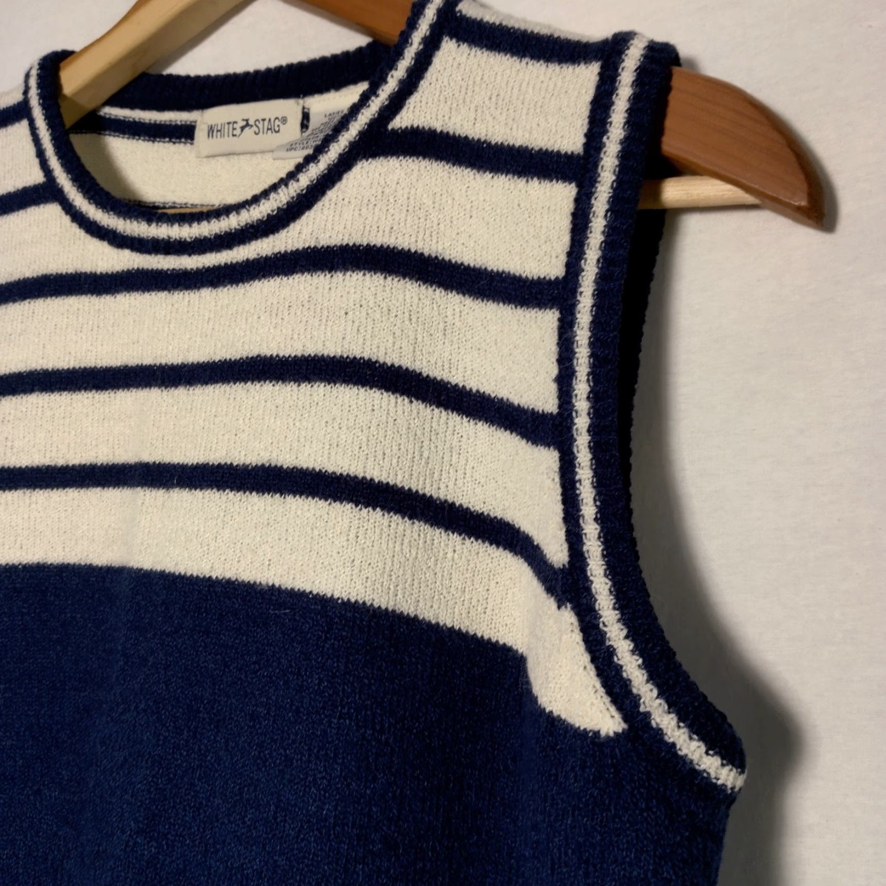 Vintage VINTAGE White Stag Sweater Vest Vest Women L Blue White Striped Crew Neck Knit Academia Nautical Preppy 90s? (If 90s known) Mens/Womens? Size L / US 10 / IT 46 - 4 Thumbnail