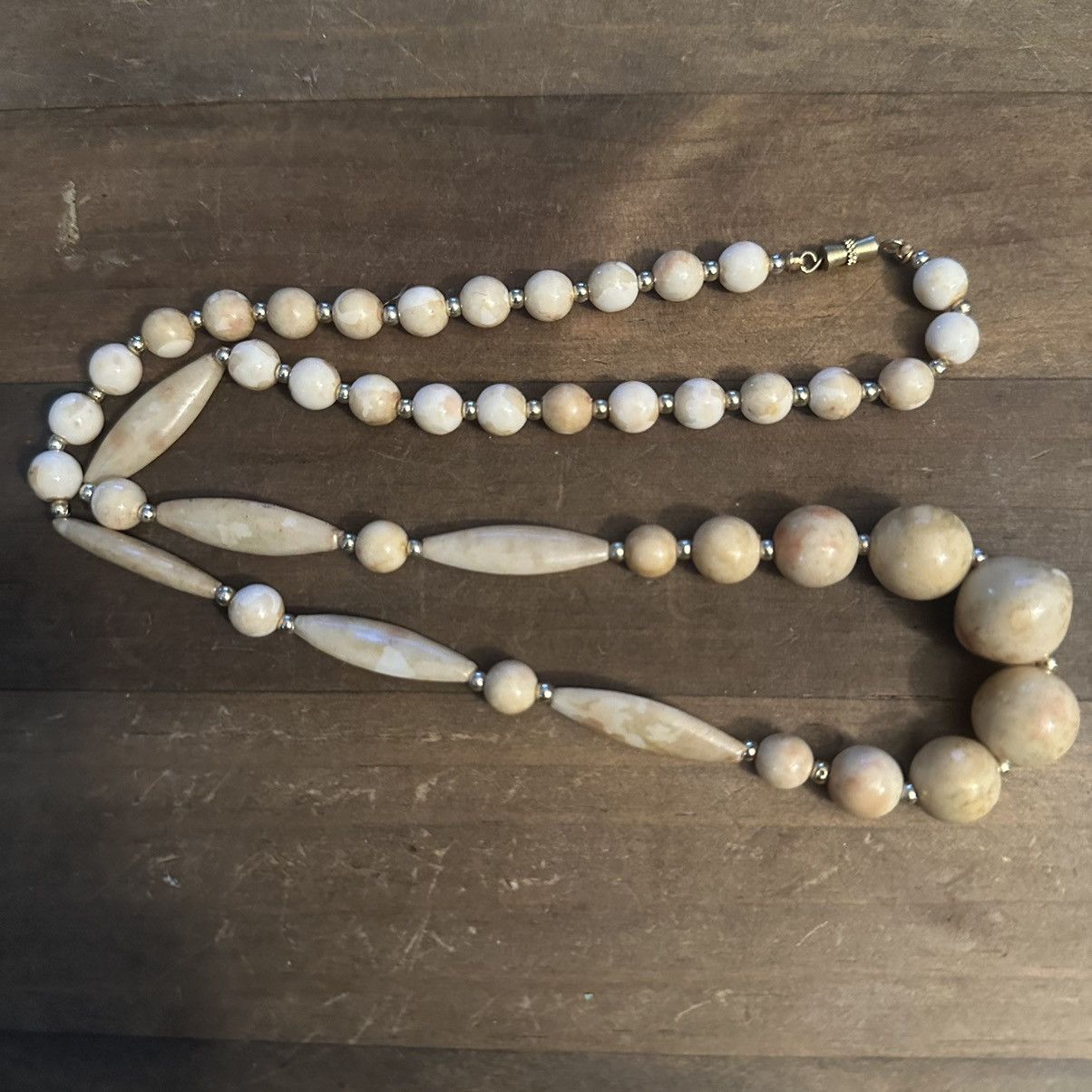 Vintage Vintage marbled cream lucite bead necklace Size ONE SIZE - 2 Thumbnail