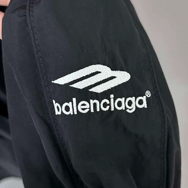 Balenciaga Balenciaga Soccer SS24 Manchester United 3b Embroidered Coa Size US M / EU 48-50 / 2 - 6 Thumbnail