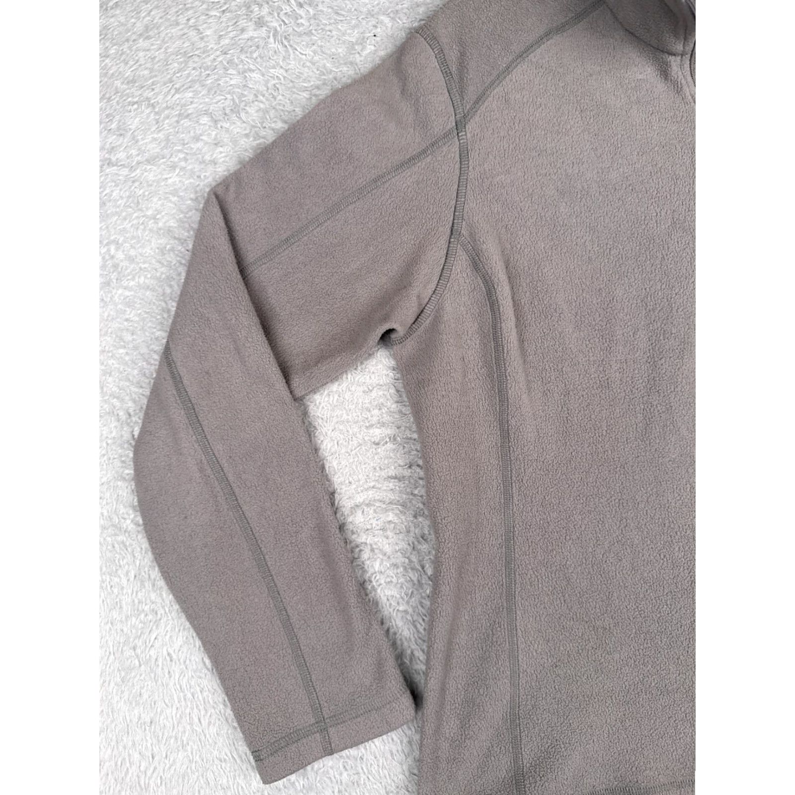 Patagonia Patagonia Jacket Womens Large Gray 1/4 Zip Fleece Polyester Long Sleeve $ Size L / US 10 / IT 46 - 3 Thumbnail