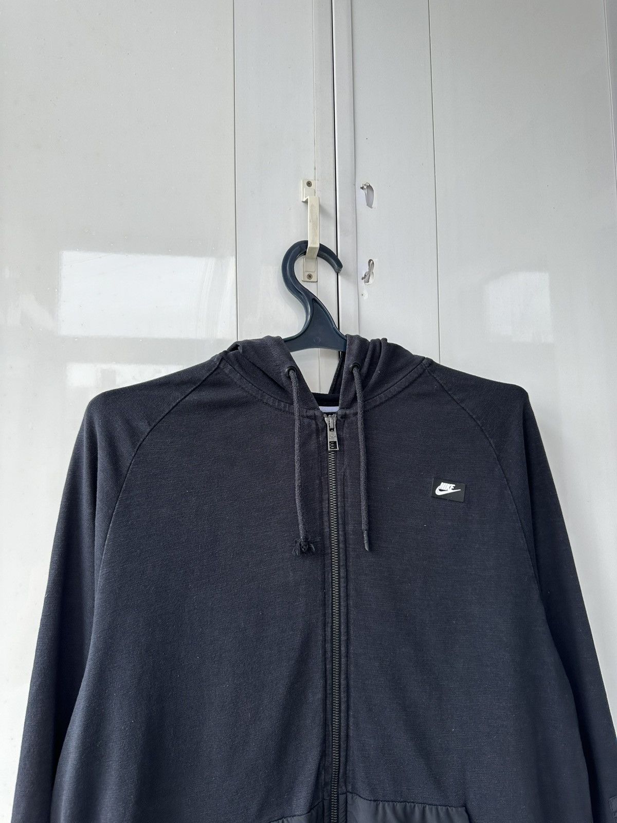 Nike Vintage Nike Hoodie Patch Logo Black Fit Size US L / EU 52-54 / 3 - 7 Thumbnail