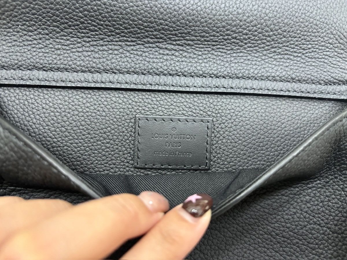 Louis Vuitton LV Louis Vuitton Takeoff Crossbody Aerogram Size ONE SIZE - 13 Thumbnail