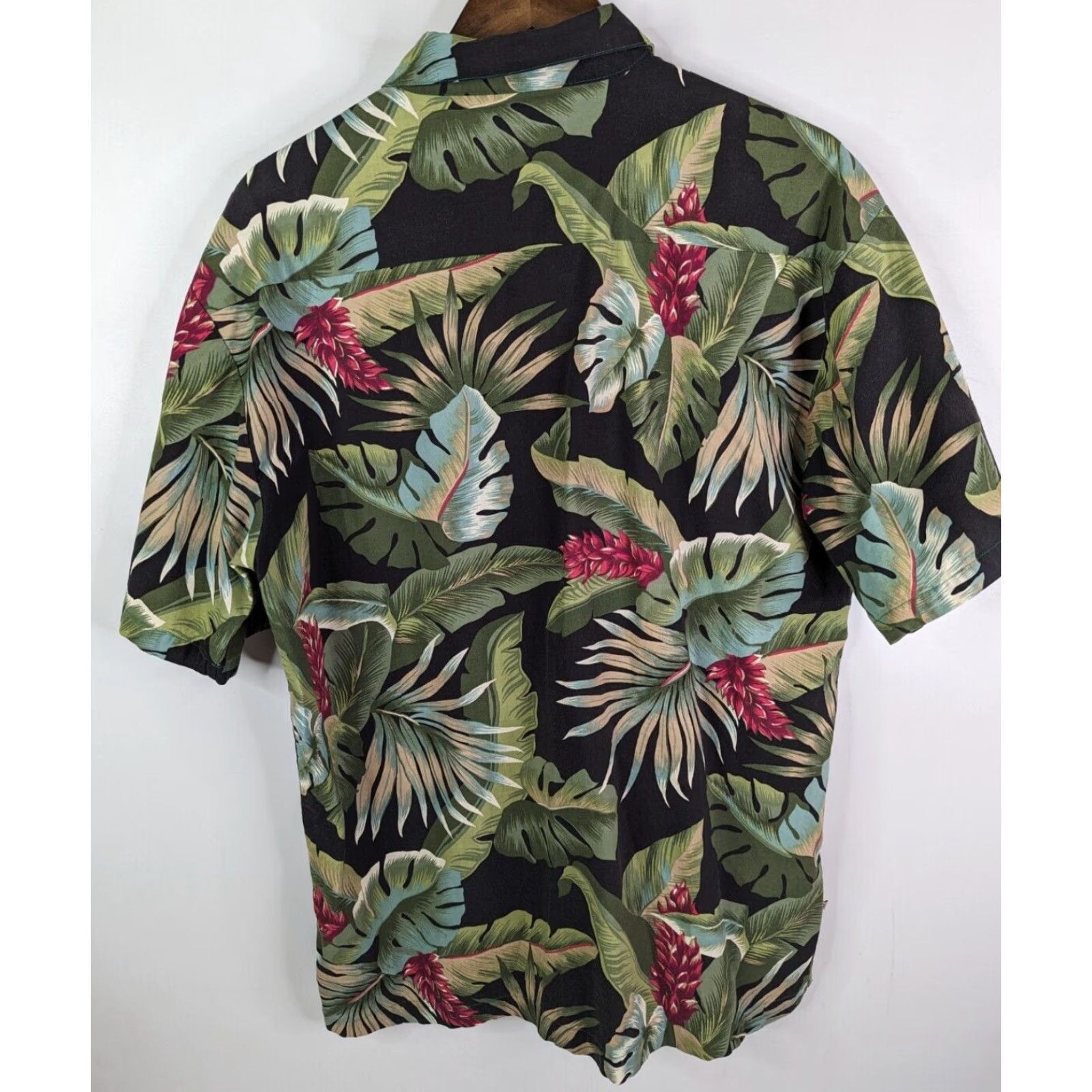 Vintage Robert Stock Hawaiian Floral Button Up Shirt Men M Short Sleeve Pocket Size US M / EU 48-50 / 2 - 4 Thumbnail