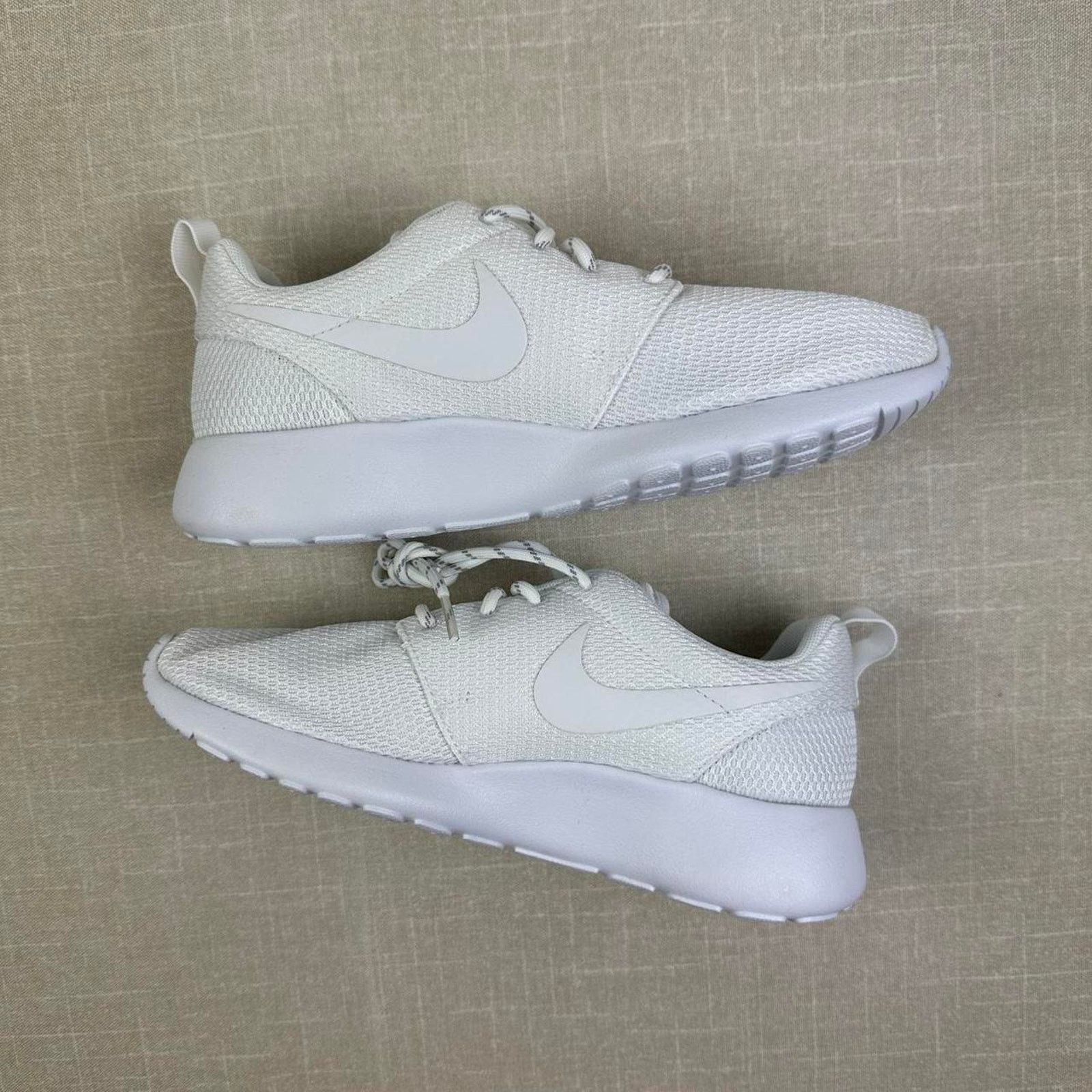 Nike 2015 Nike Roshe One "Triple White" Women 8.5 Size US 8.5 / IT 38.5 - 4 Thumbnail