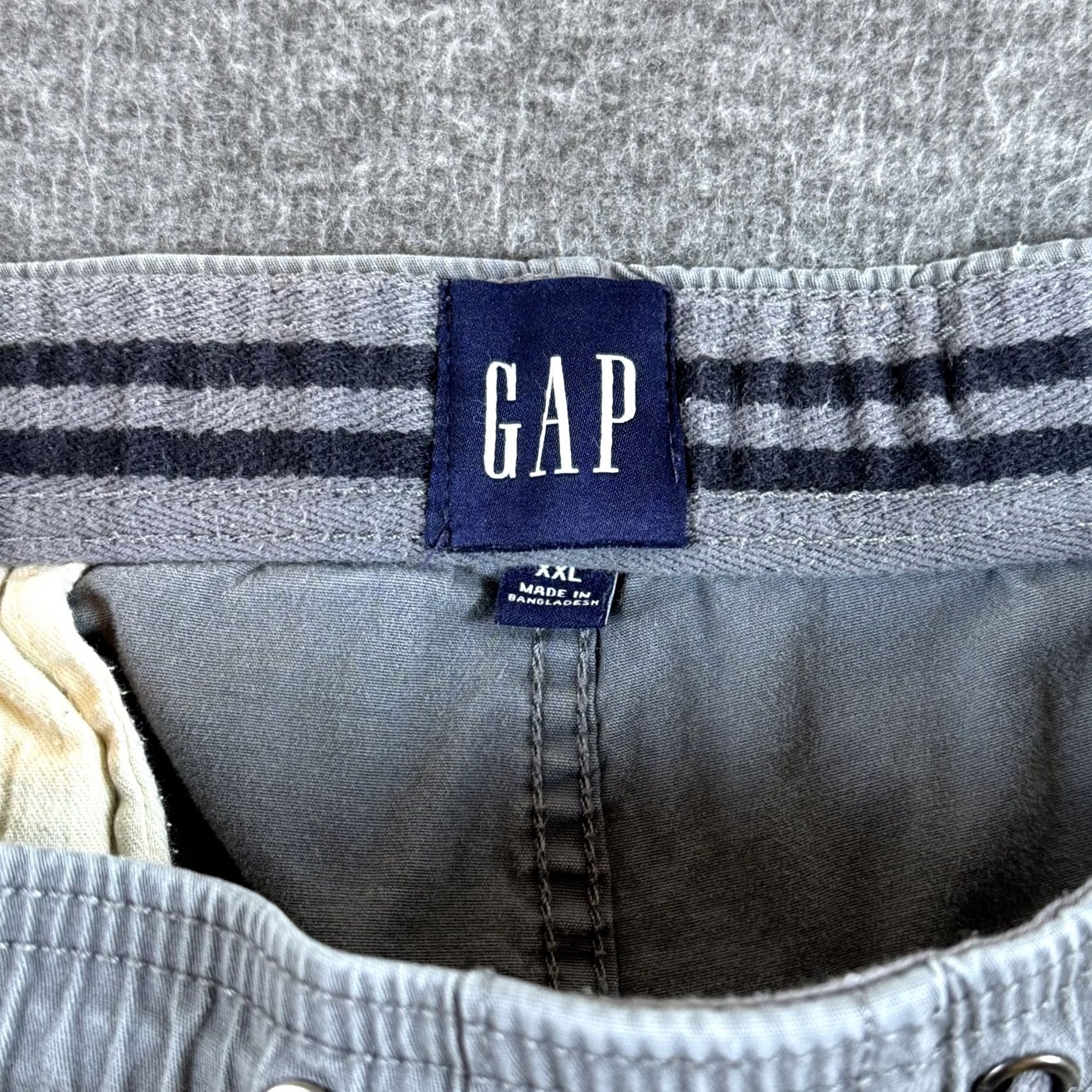 Gap GAP Shorts Mens 2XL Gray Casual Drawstring Stretch Elastic Waist Pockets Size US 39 - 2 Thumbnail