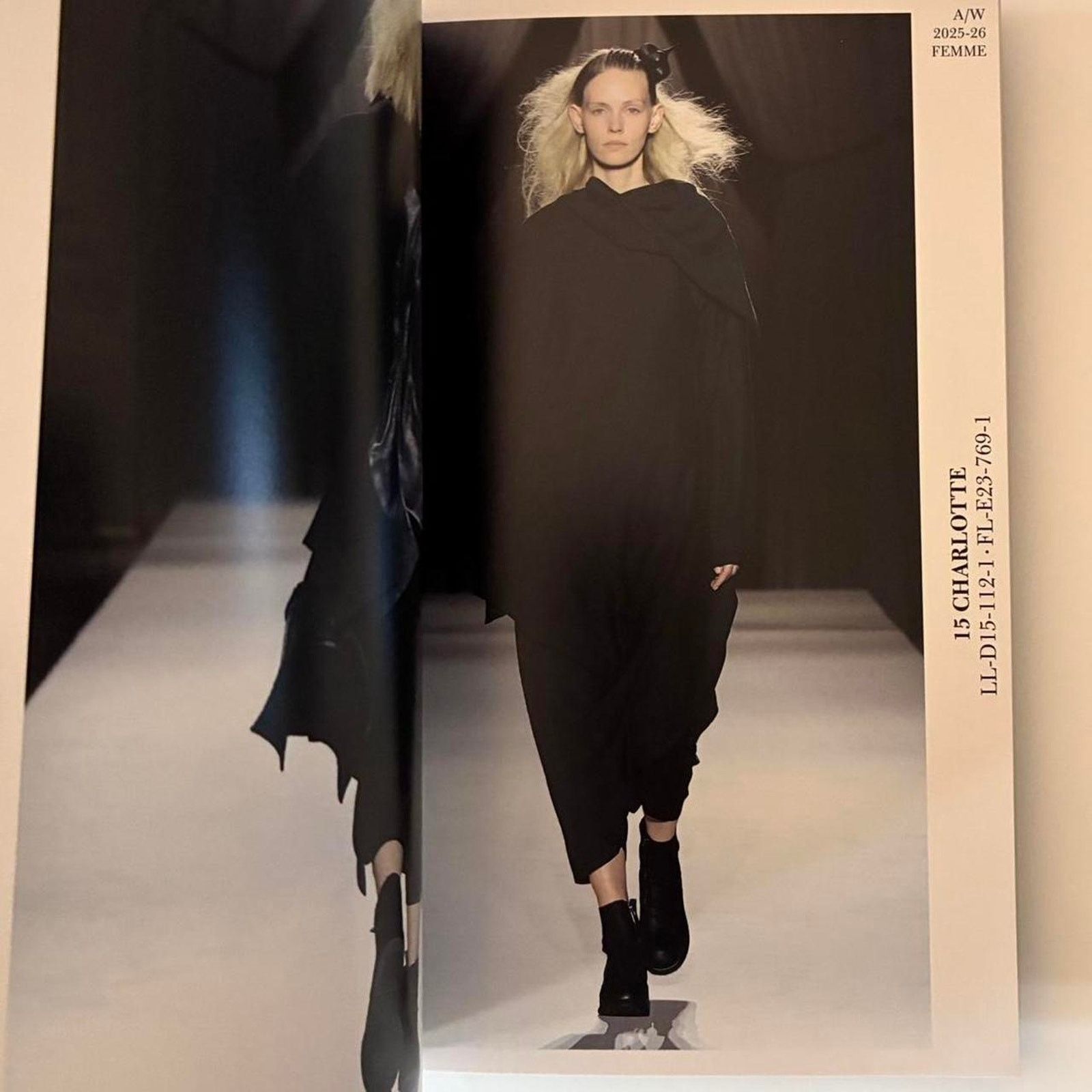 Japanese Brand × Yohji Yamamoto Yohji Yamamoto Autumn Winter 2025-26 FEMME lookbook Size ONE SIZE - 2 Thumbnail