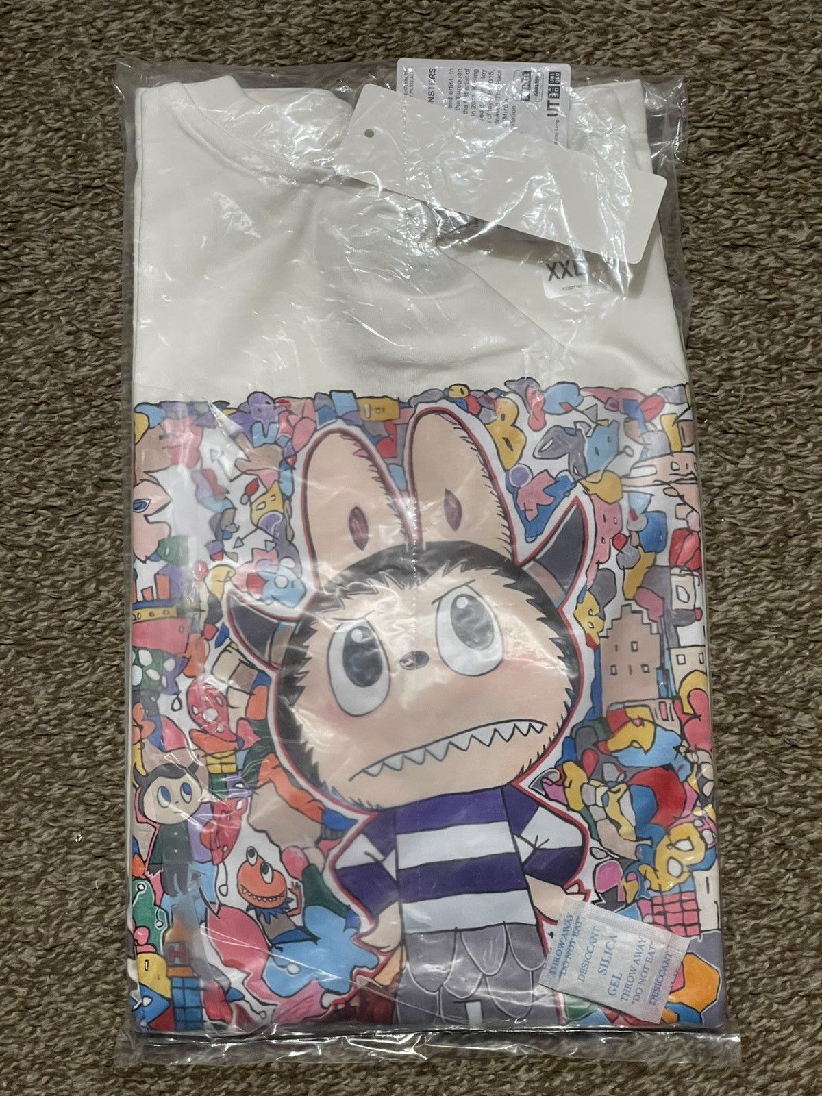 POP MART *New* Pop Mart x Uniqlo UT Graphic Tee / The Monsters-Labubu Size XXL / US 16-18 / IT 52-54 - 1 Thumbnail