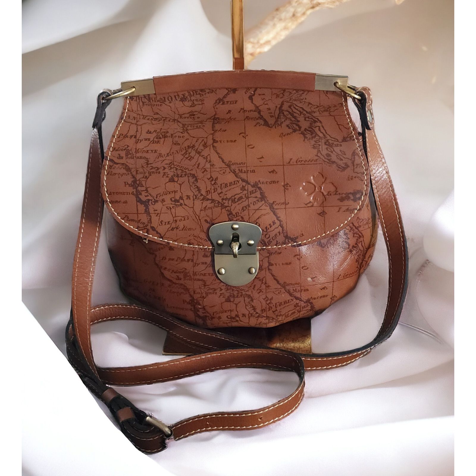 Patricia Nash Patricia Nash Rocca saddle leather Crossbody Purse Sig. Map Size ONE SIZE - 2 Thumbnail