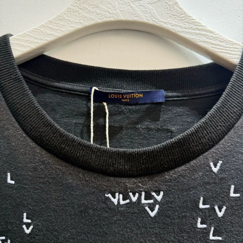 Louis Vuitton Louis Vuitton Paper Airplane Full Logo Short Sleeve Size US XXL / EU 58 / 5 - 2 Thumbnail