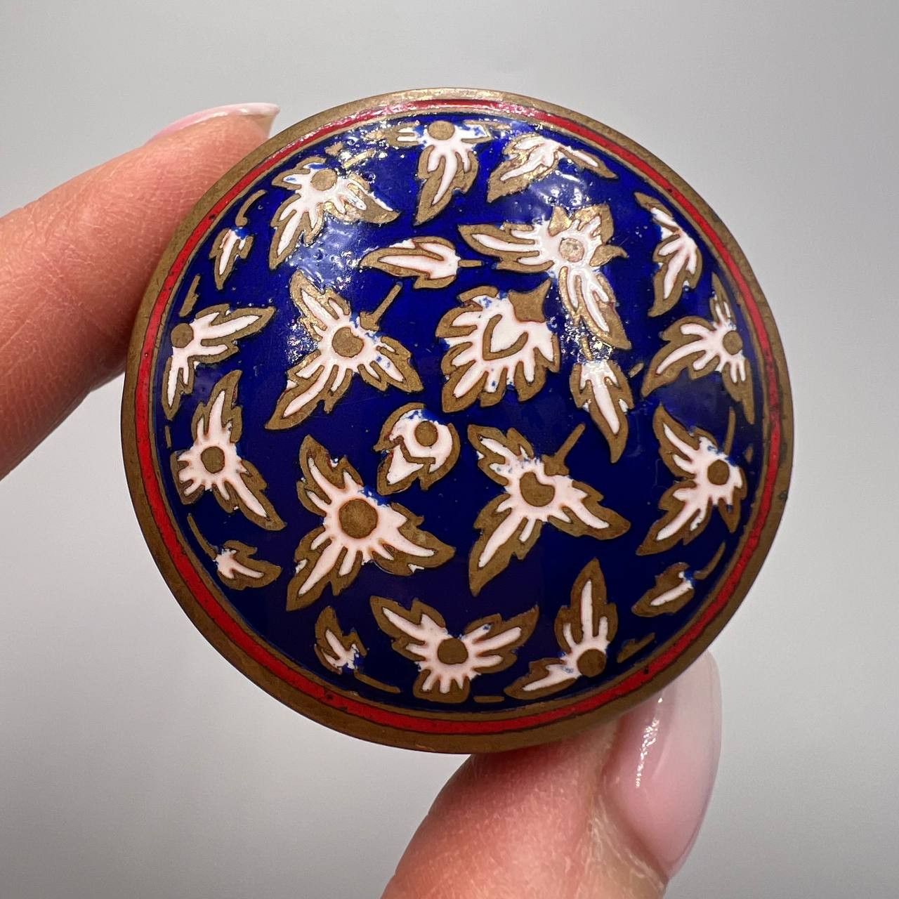 Vintage Vintage Hot Enamel Jewelry Trinket Pillbox Ornate Brass Box Size ONE SIZE - 1 Thumbnail